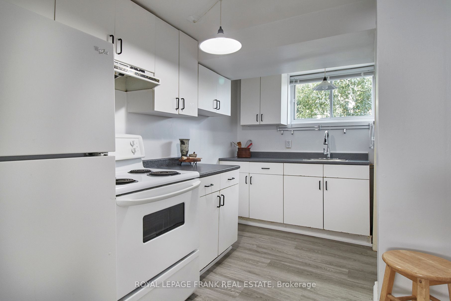 707 Walnut St W
