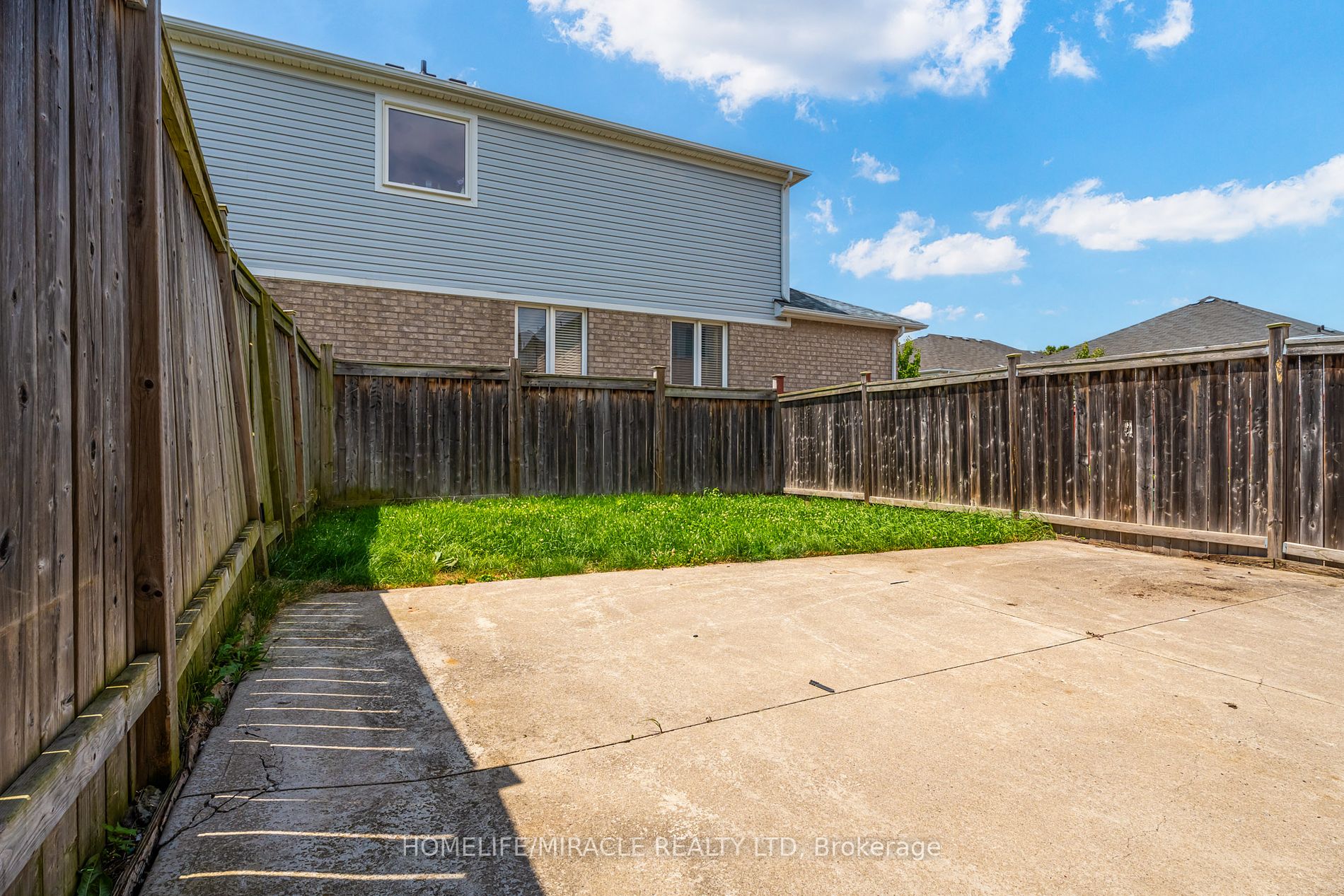 39 Tozer Crescent