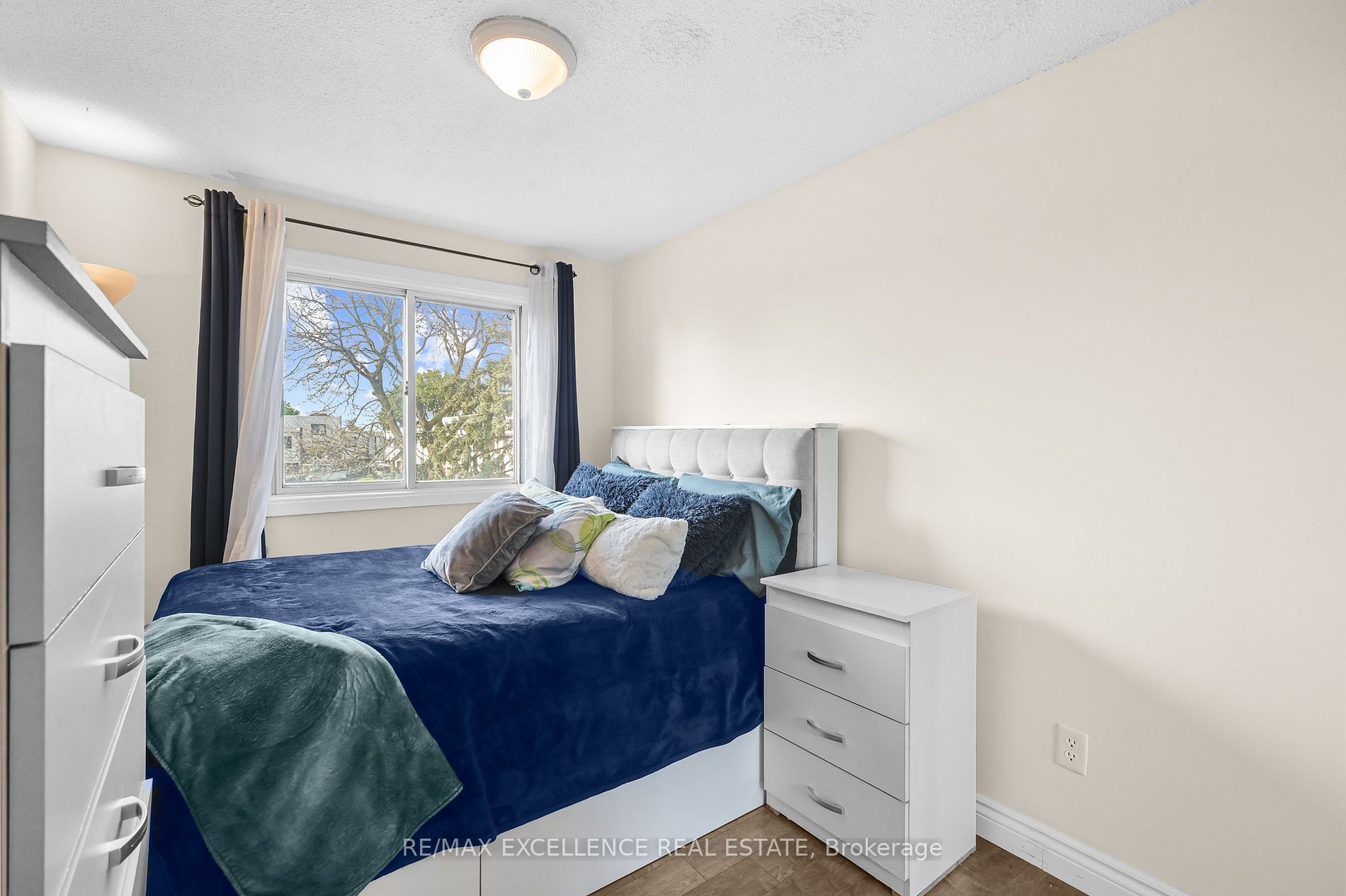 1100 Oxford Street, #73