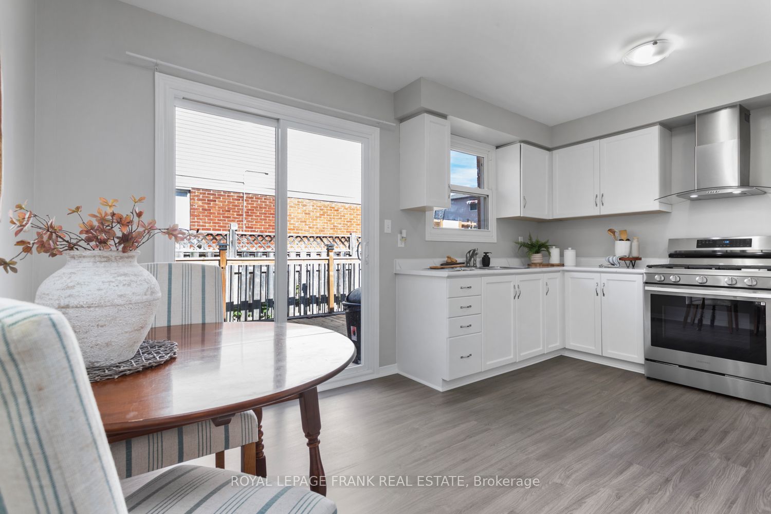 887 Lavis Court