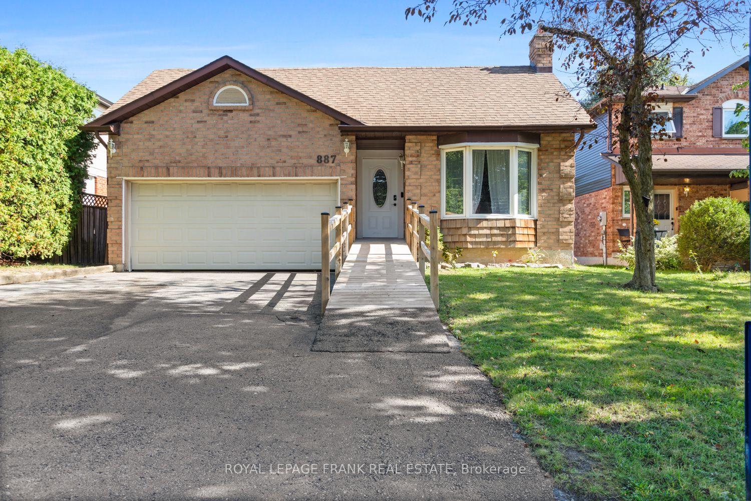 887 Lavis Court