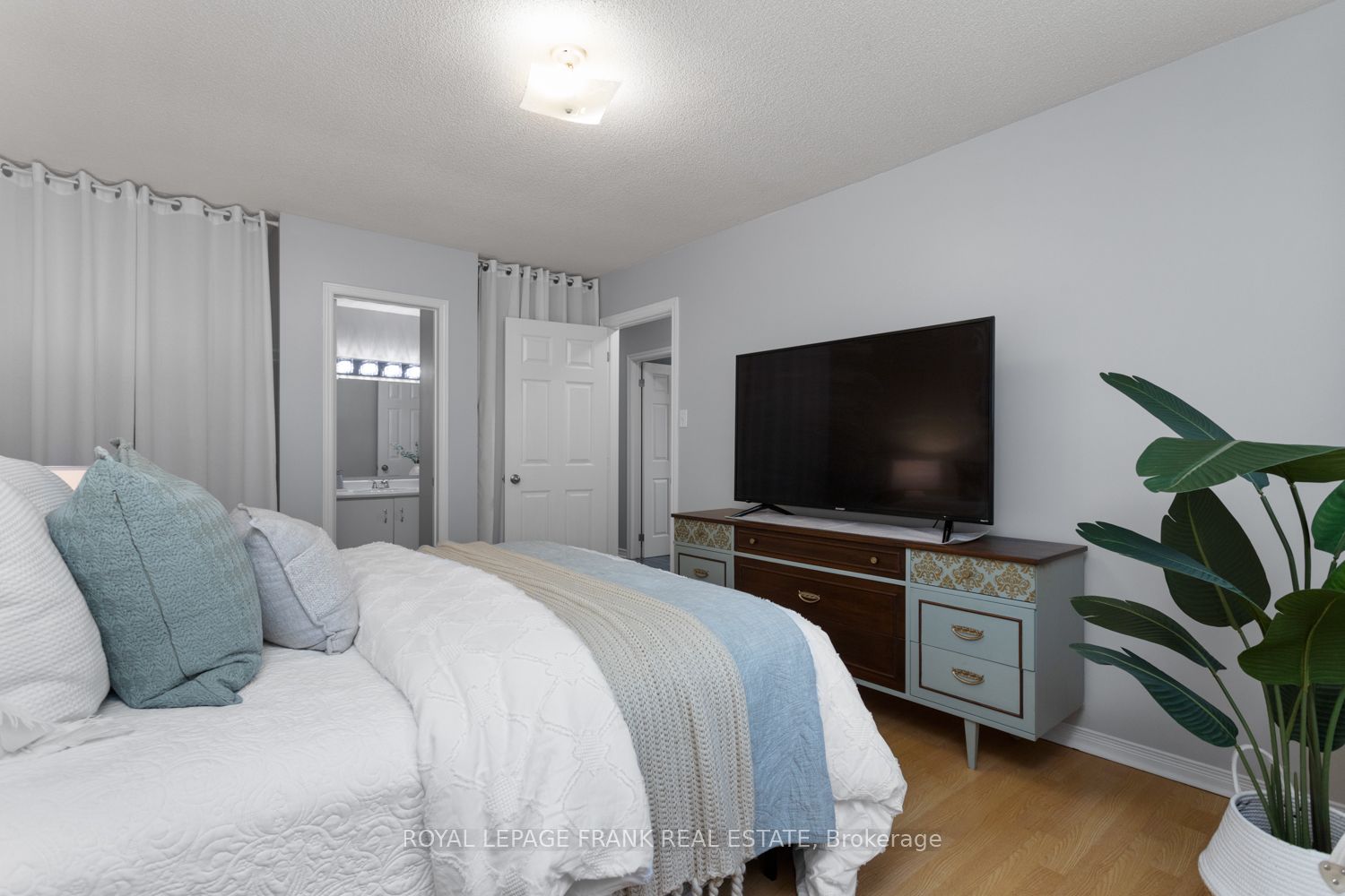 887 Lavis Court