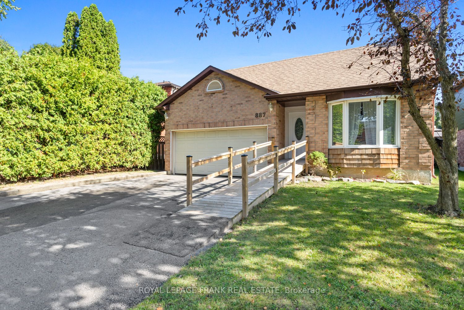 887 Lavis Court