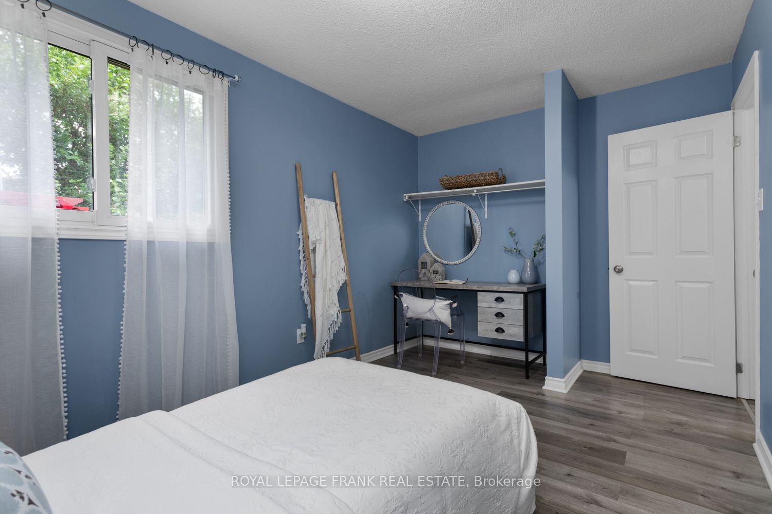 887 Lavis Court
