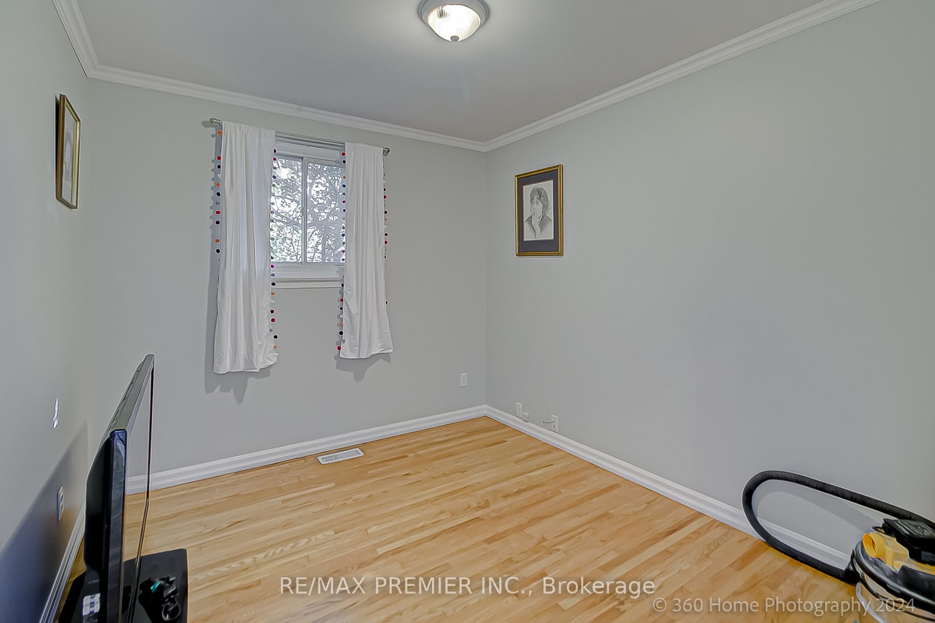 151 Clements Rd E
