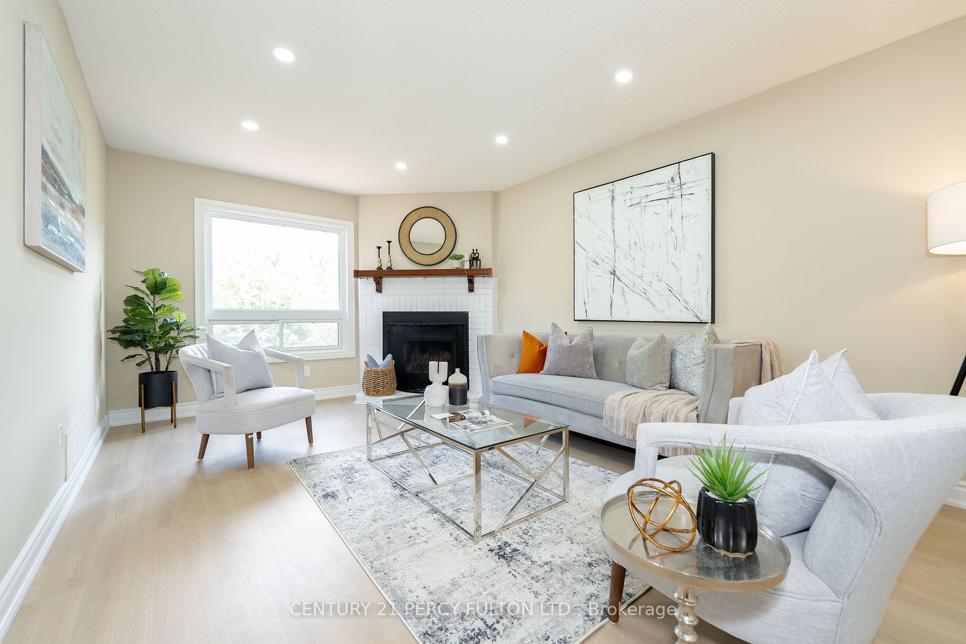 60 Cluett Dr