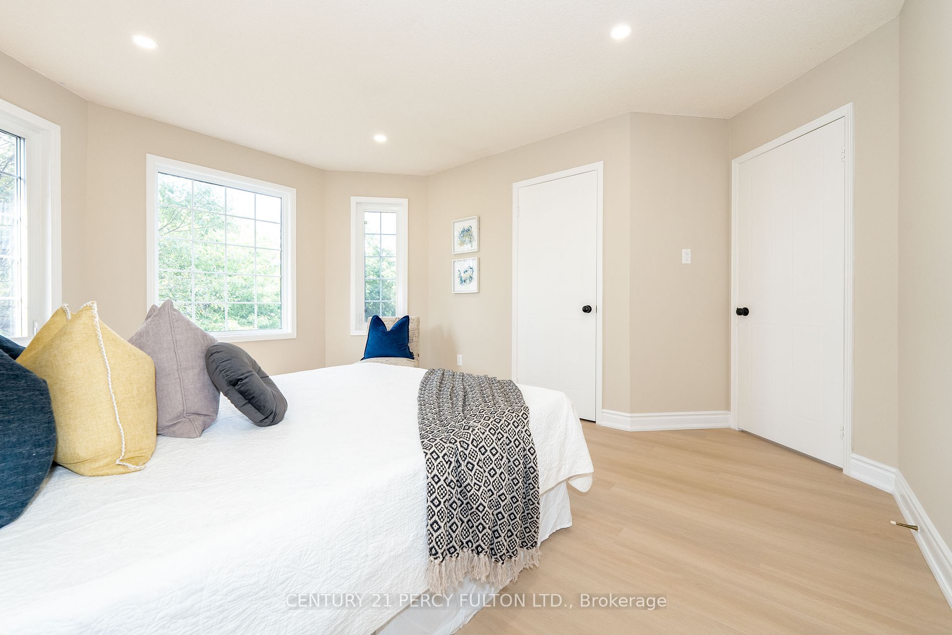 60 Cluett Dr