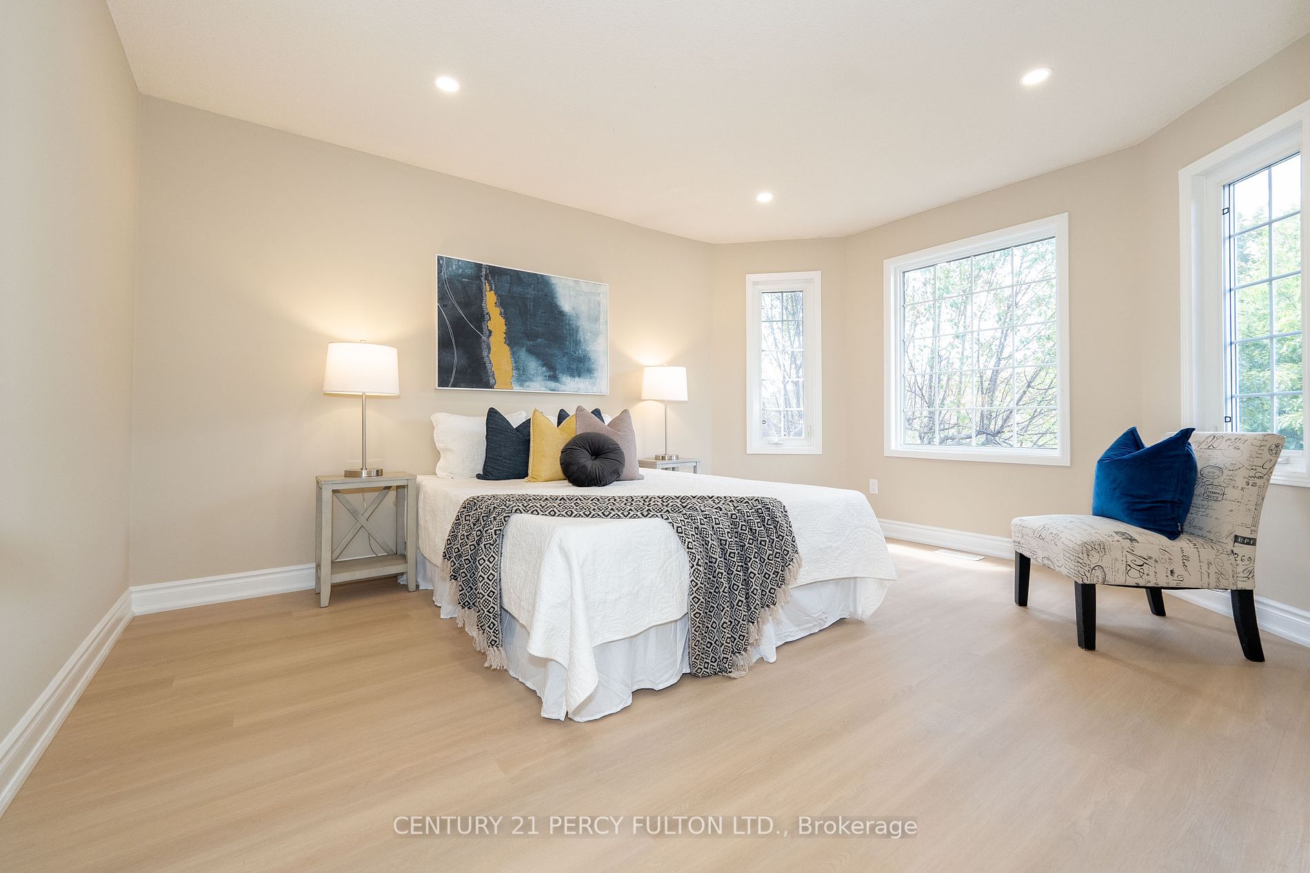 60 Cluett Dr