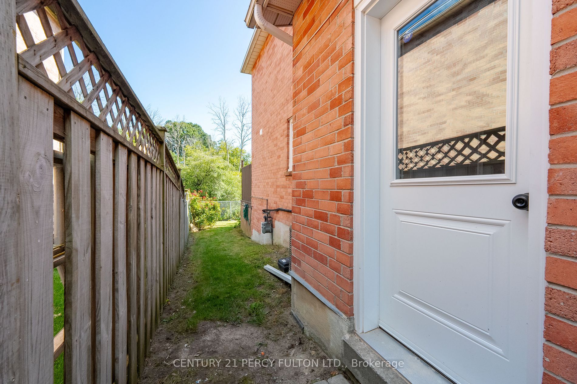 60 Cluett Dr