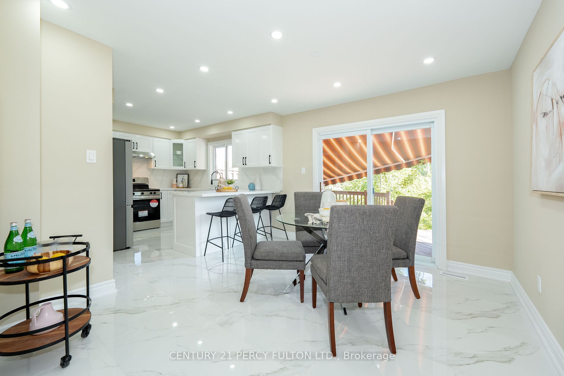 60 Cluett Dr