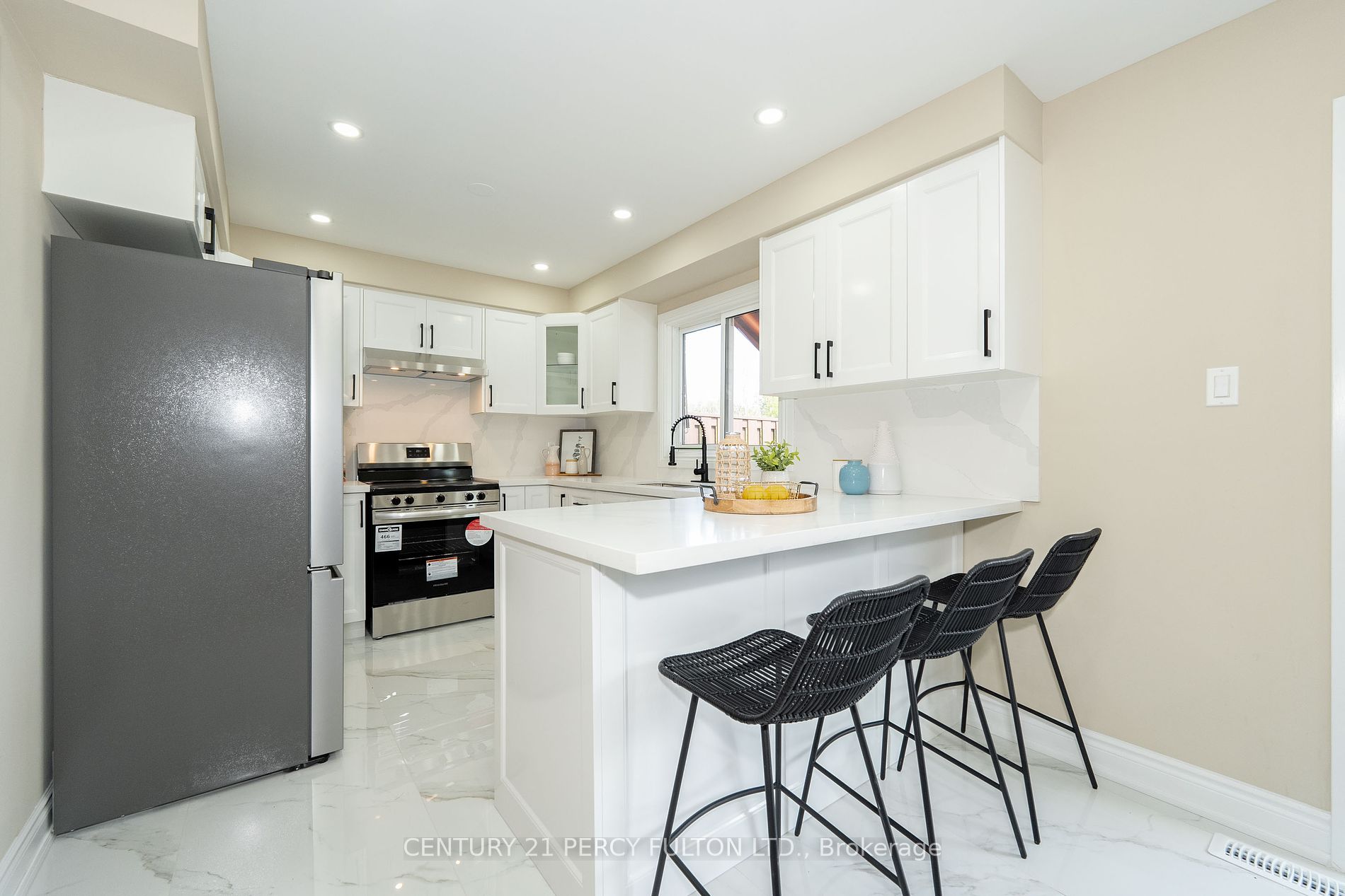 60 Cluett Dr