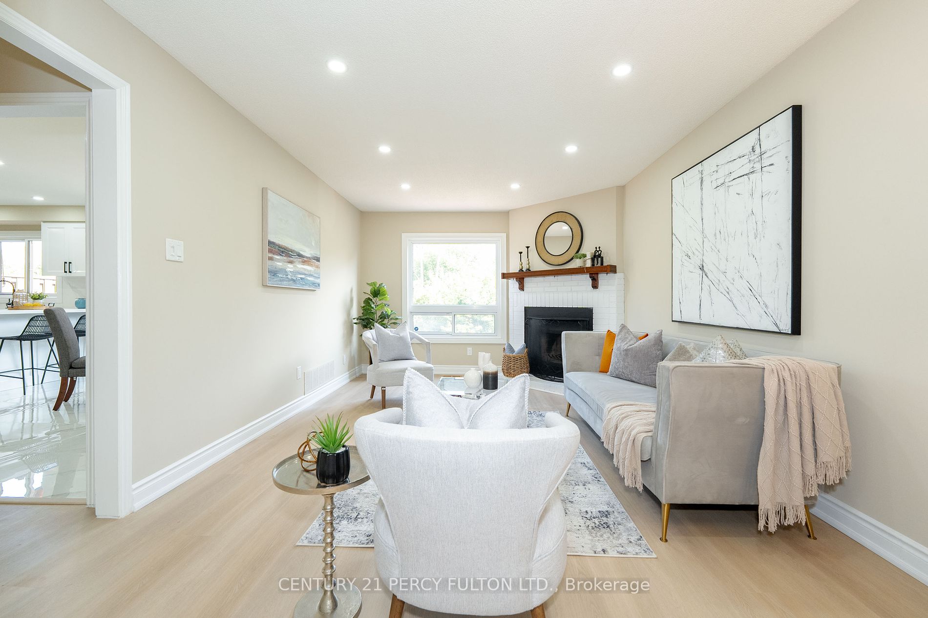 60 Cluett Dr