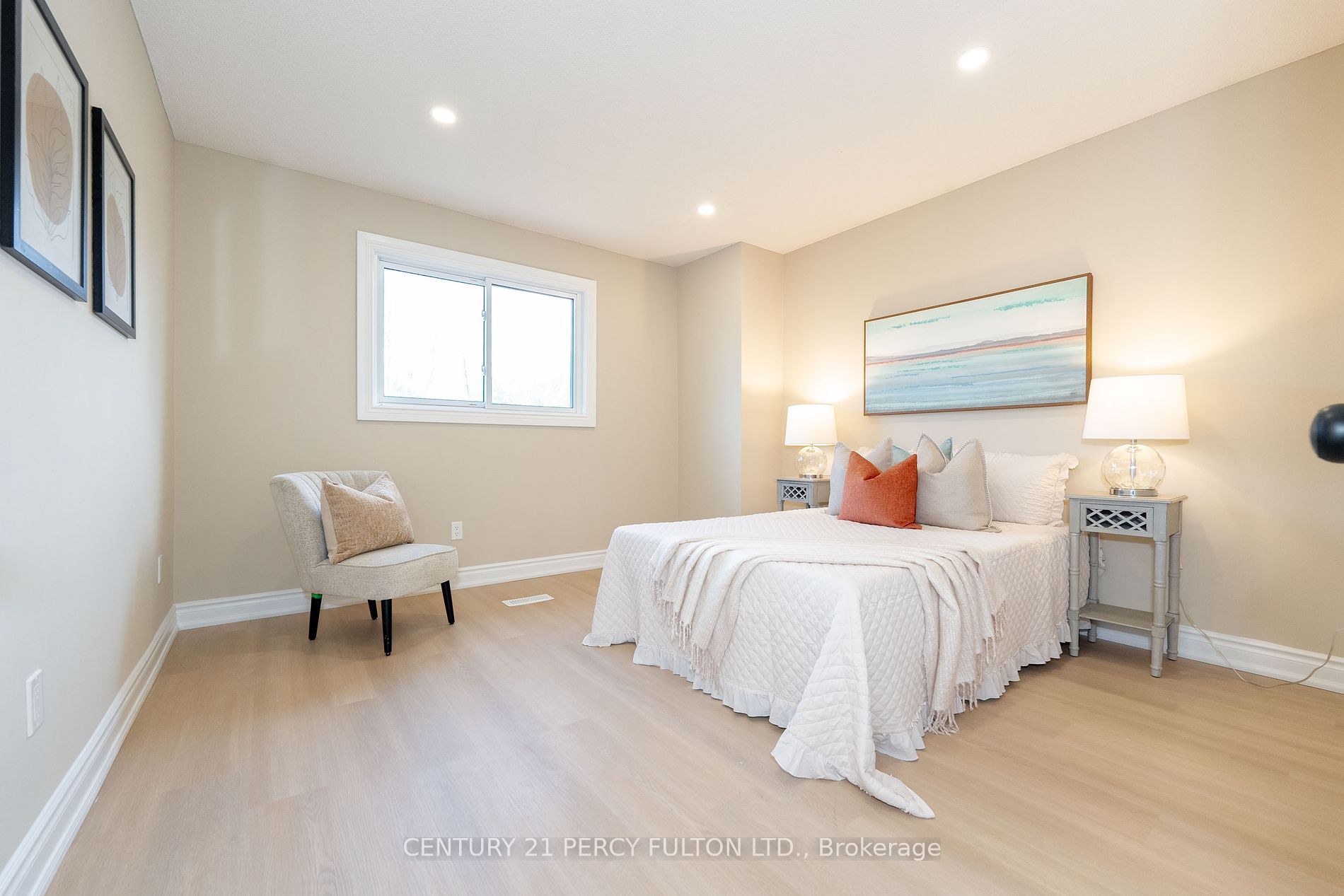 60 Cluett Dr