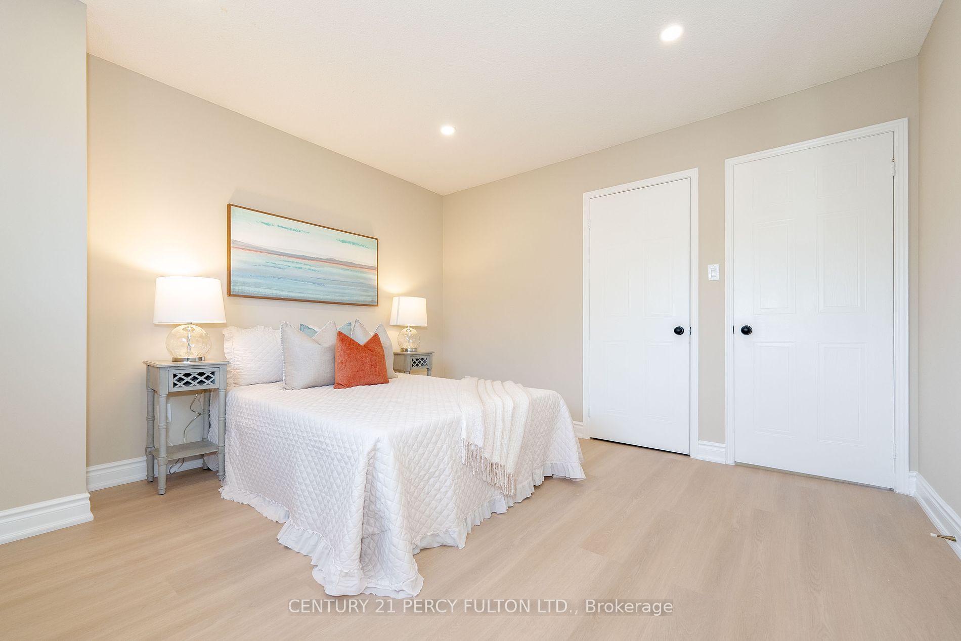 60 Cluett Dr