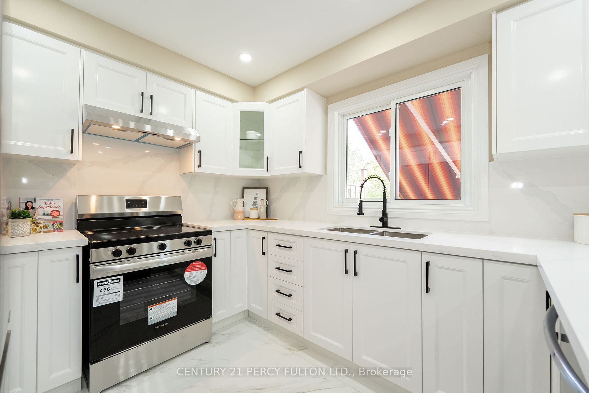 60 Cluett Dr