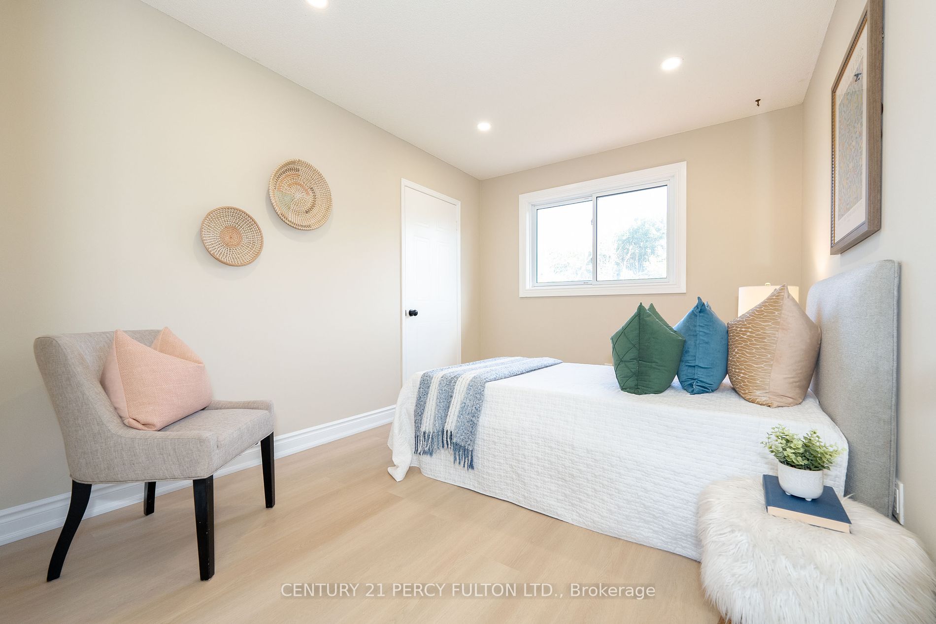 60 Cluett Dr