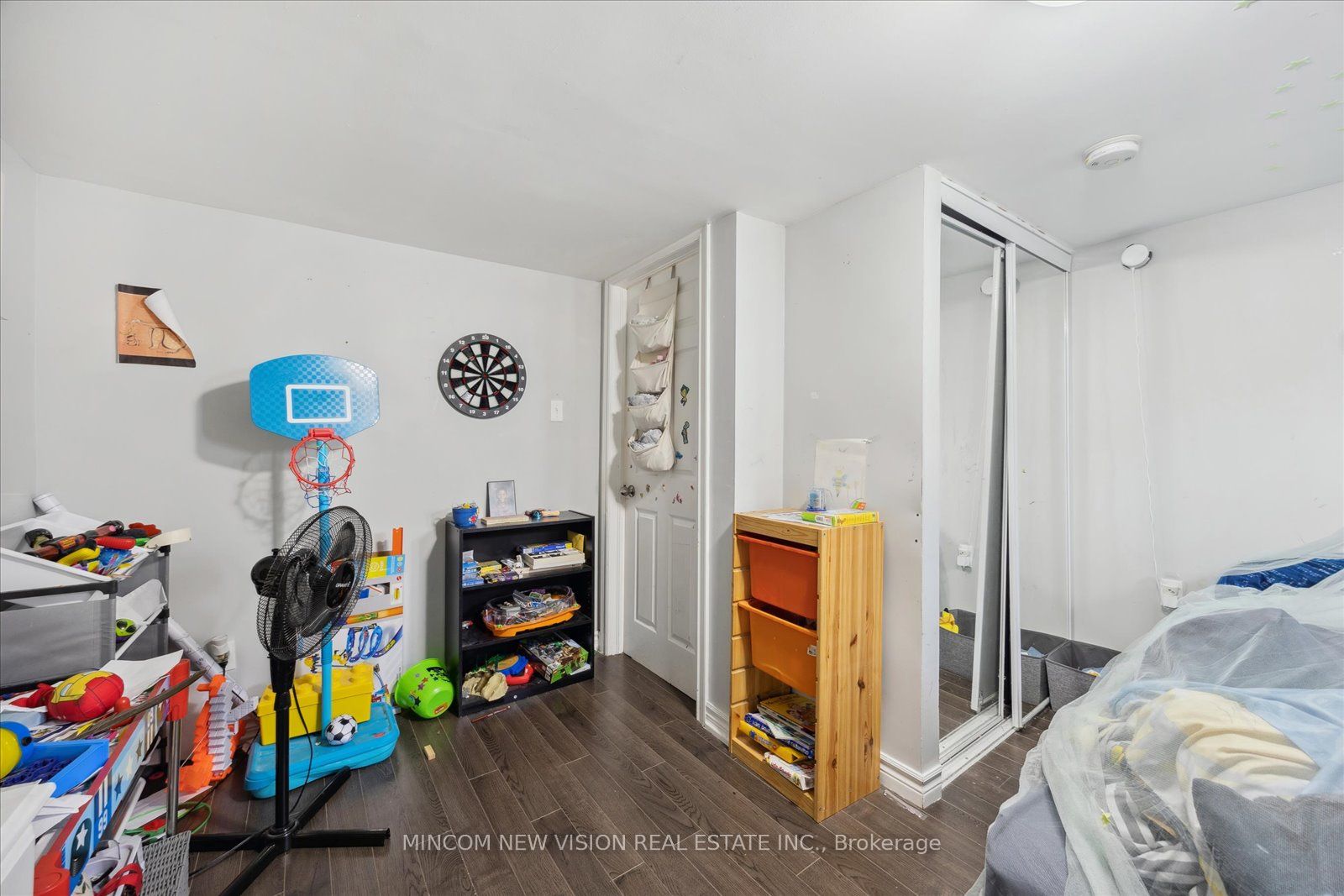 371 Rossland Road E