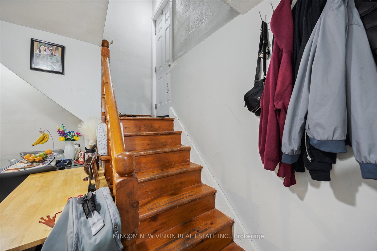 371 Rossland Road E