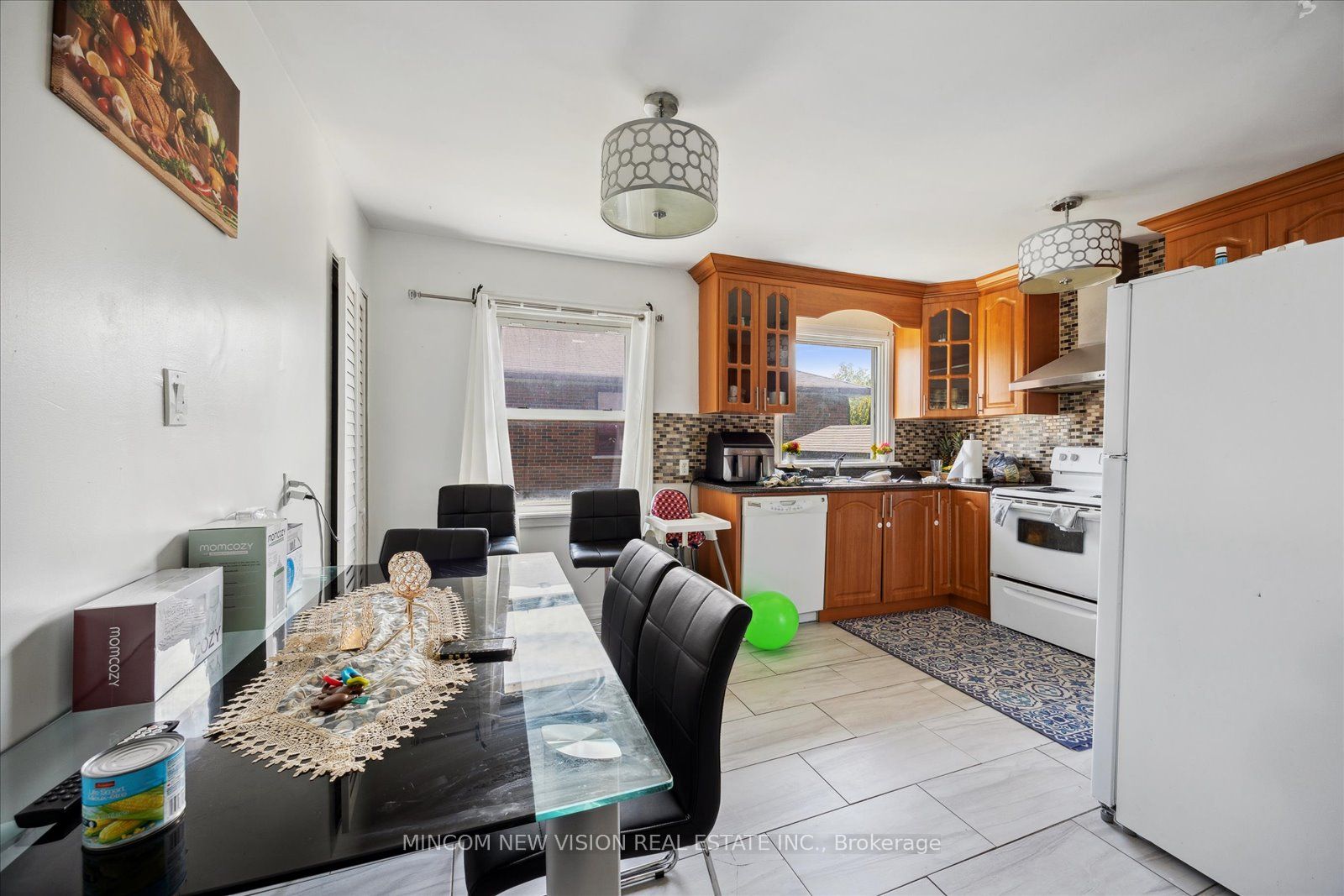 371 Rossland Road E