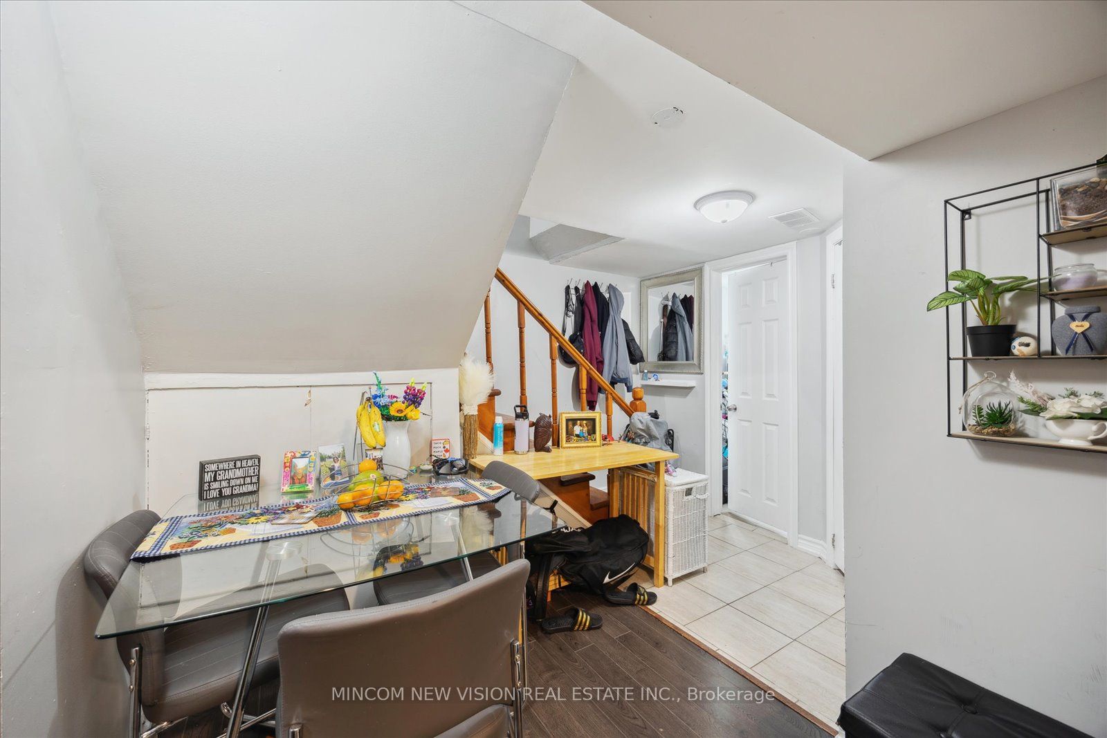 371 Rossland Road E