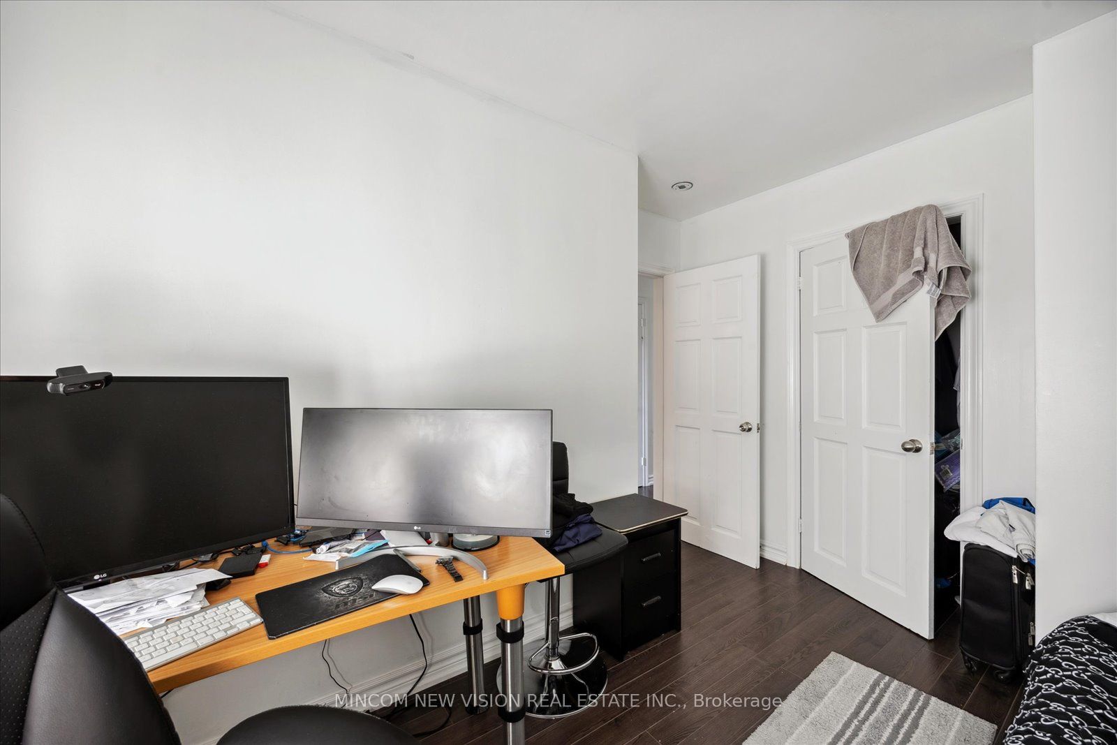 371 Rossland Road E
