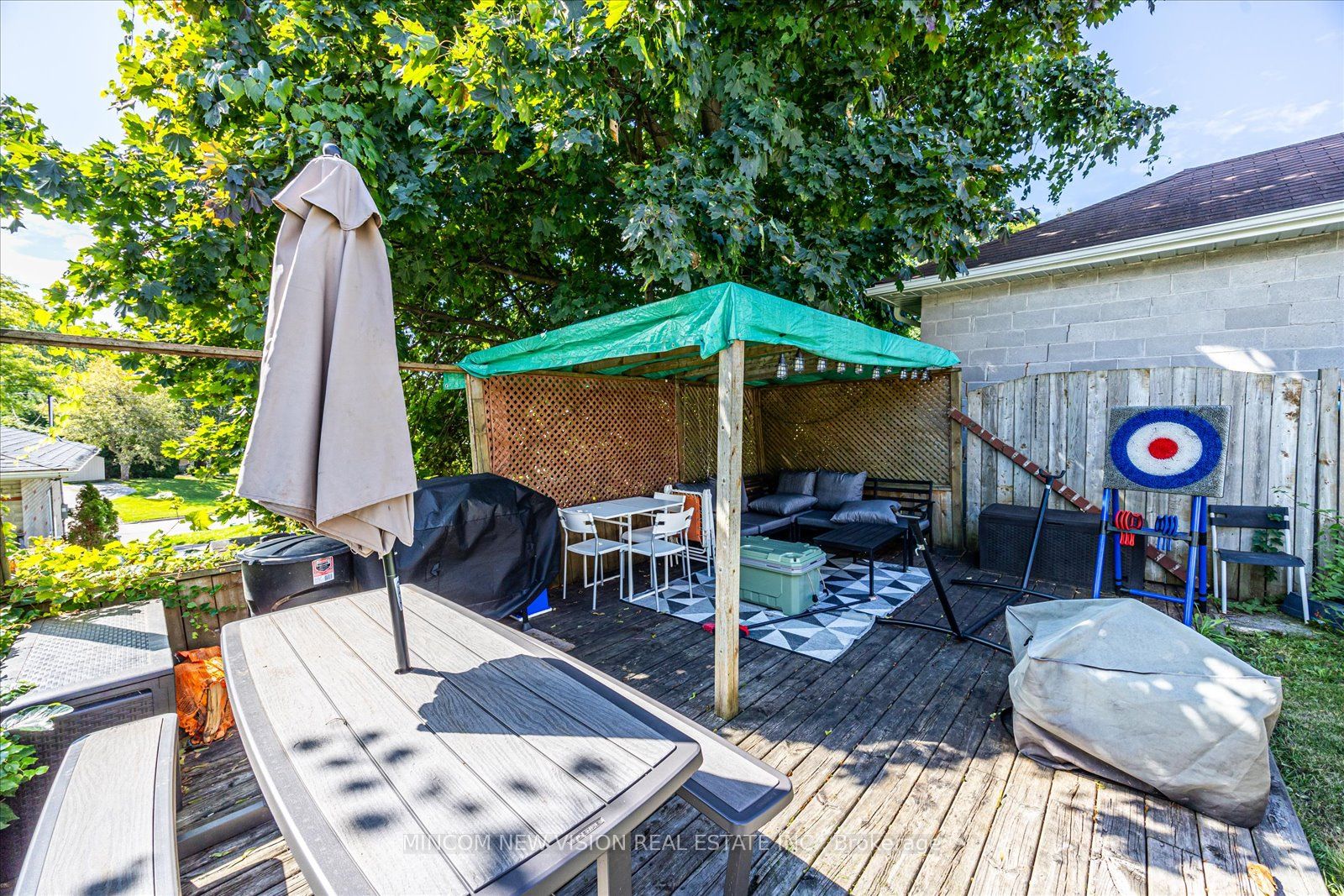 371 Rossland Road E