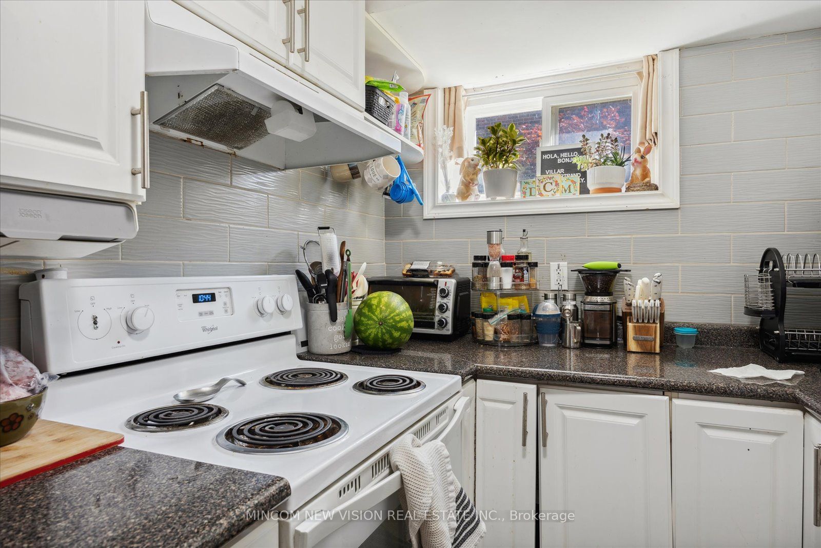 371 Rossland Road E