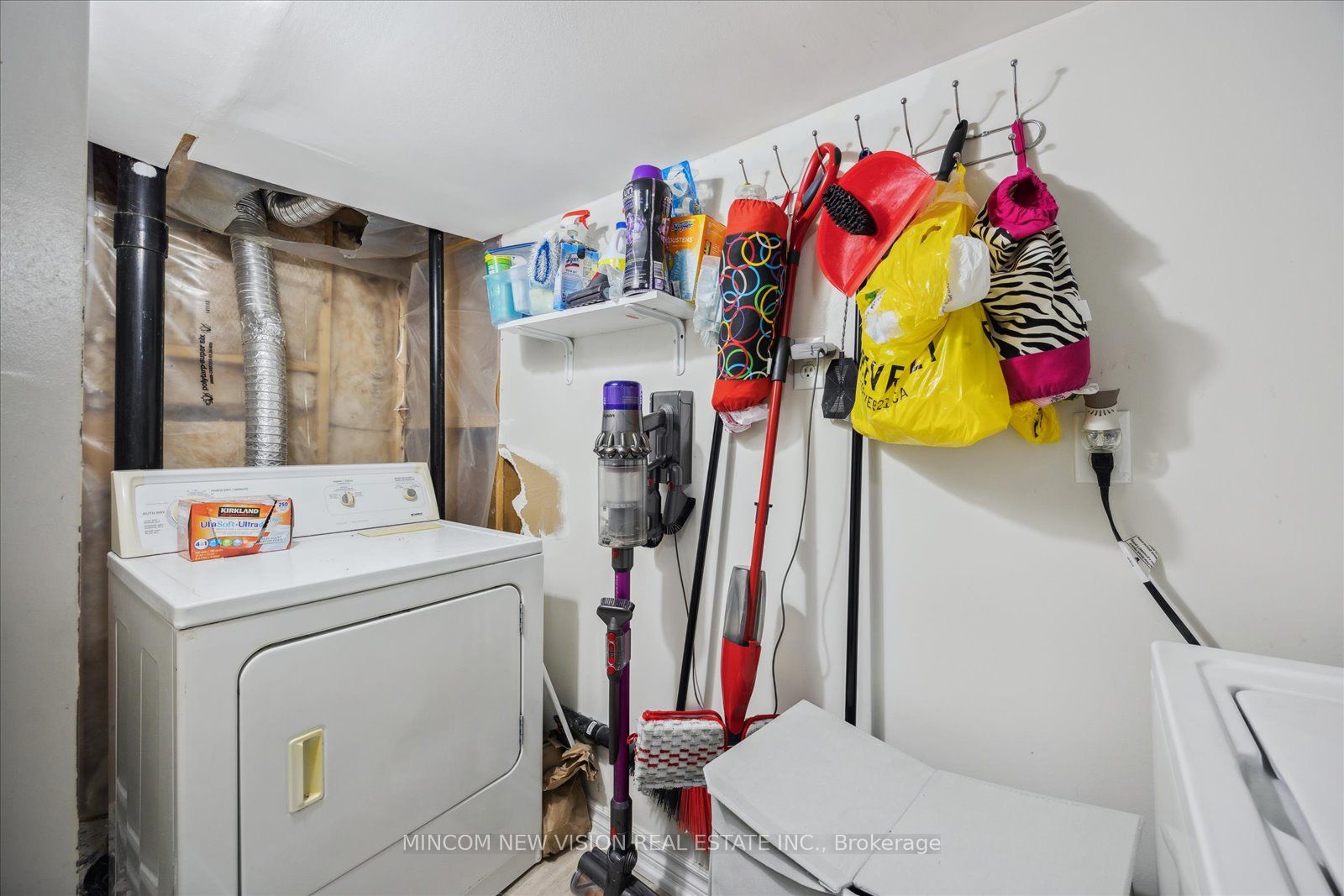 371 Rossland Road E