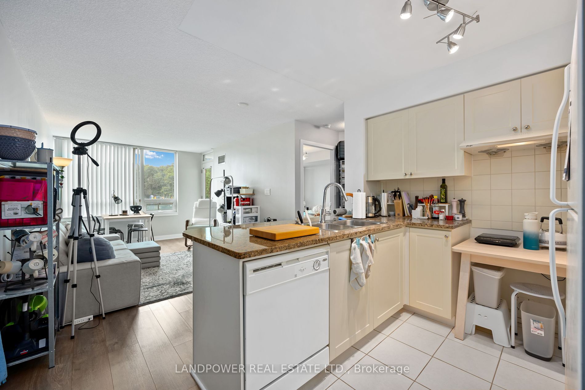 88 Grangeway Ave, #510