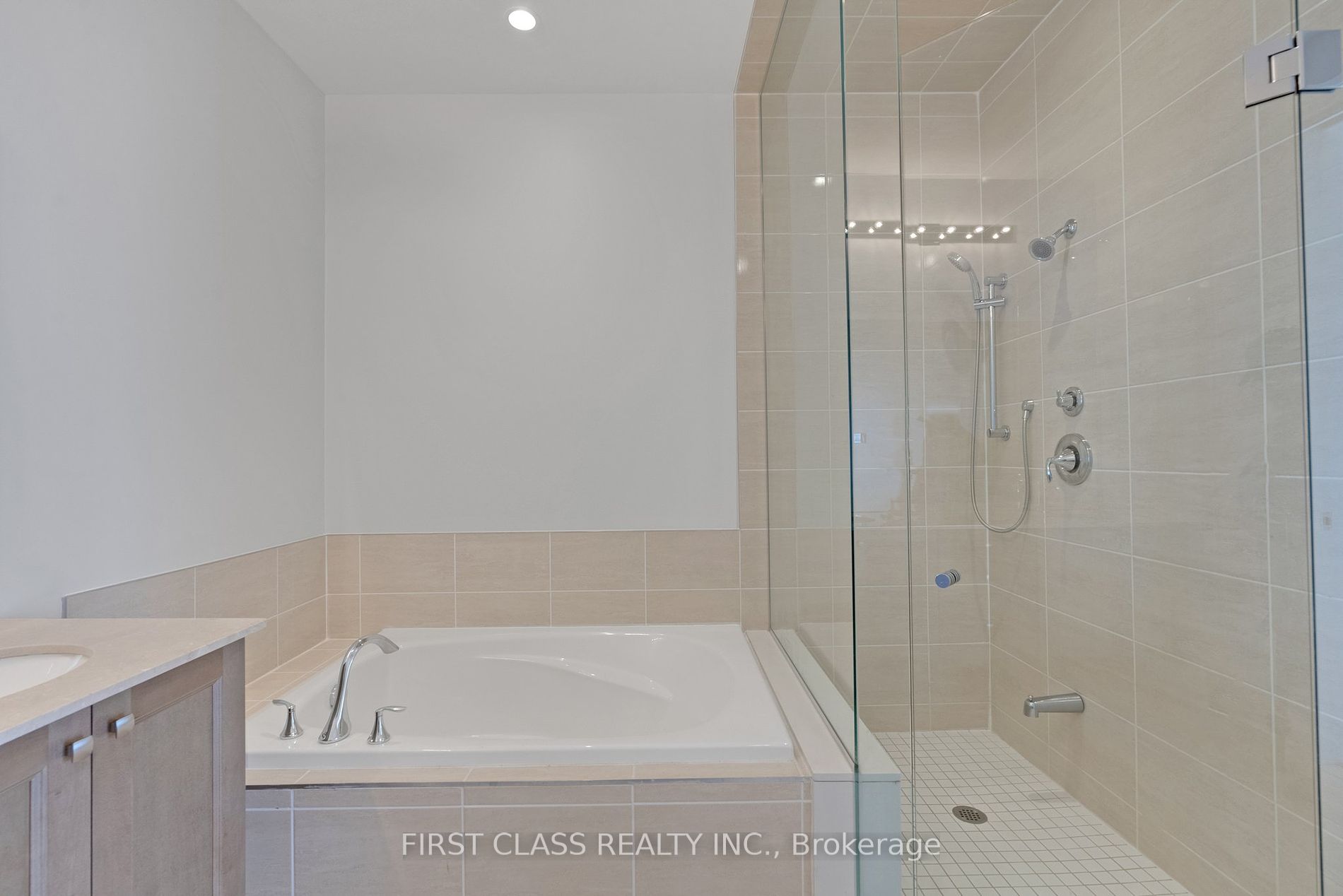325 Lakebreeze Drive, #2