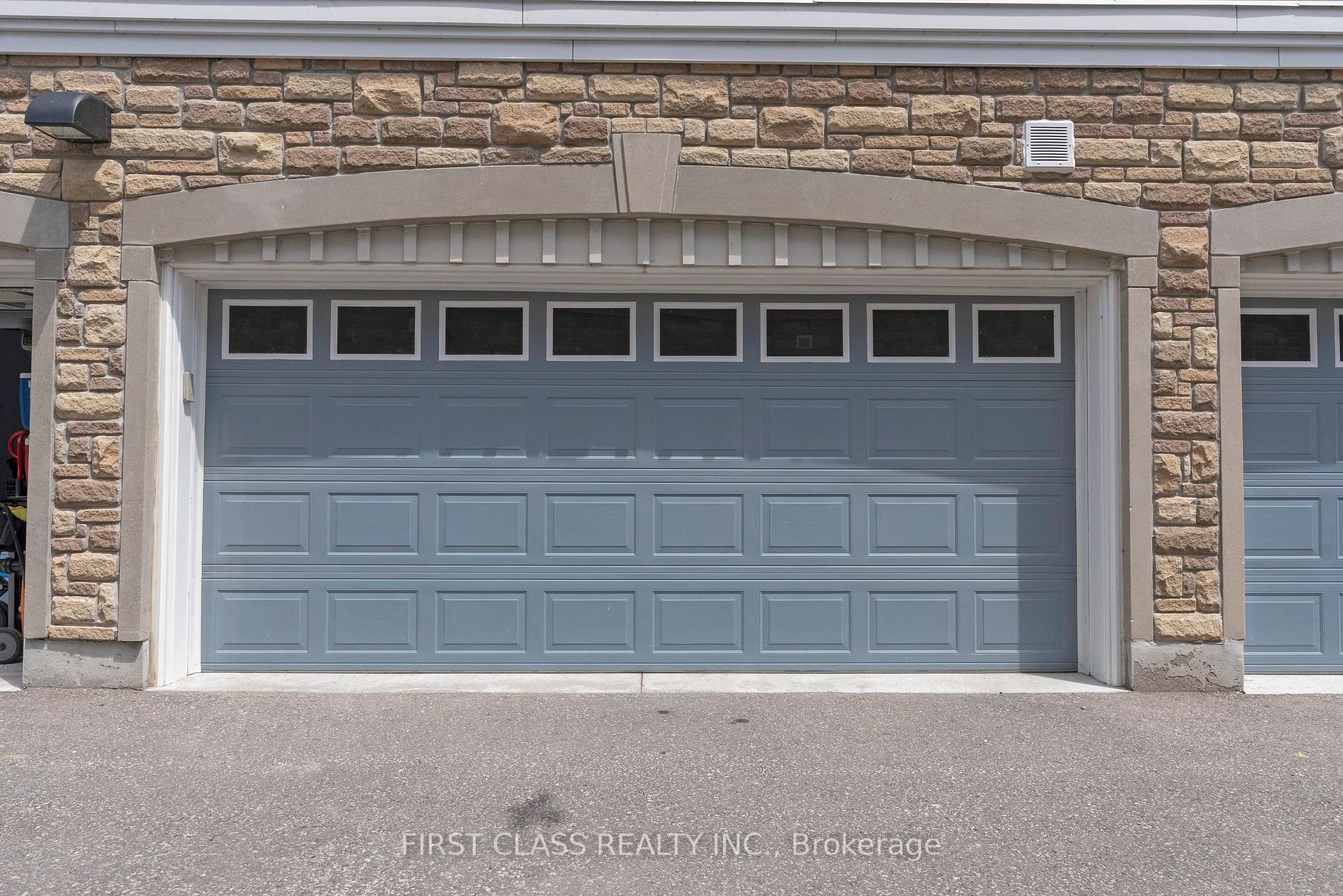 325 Lakebreeze Drive, #2