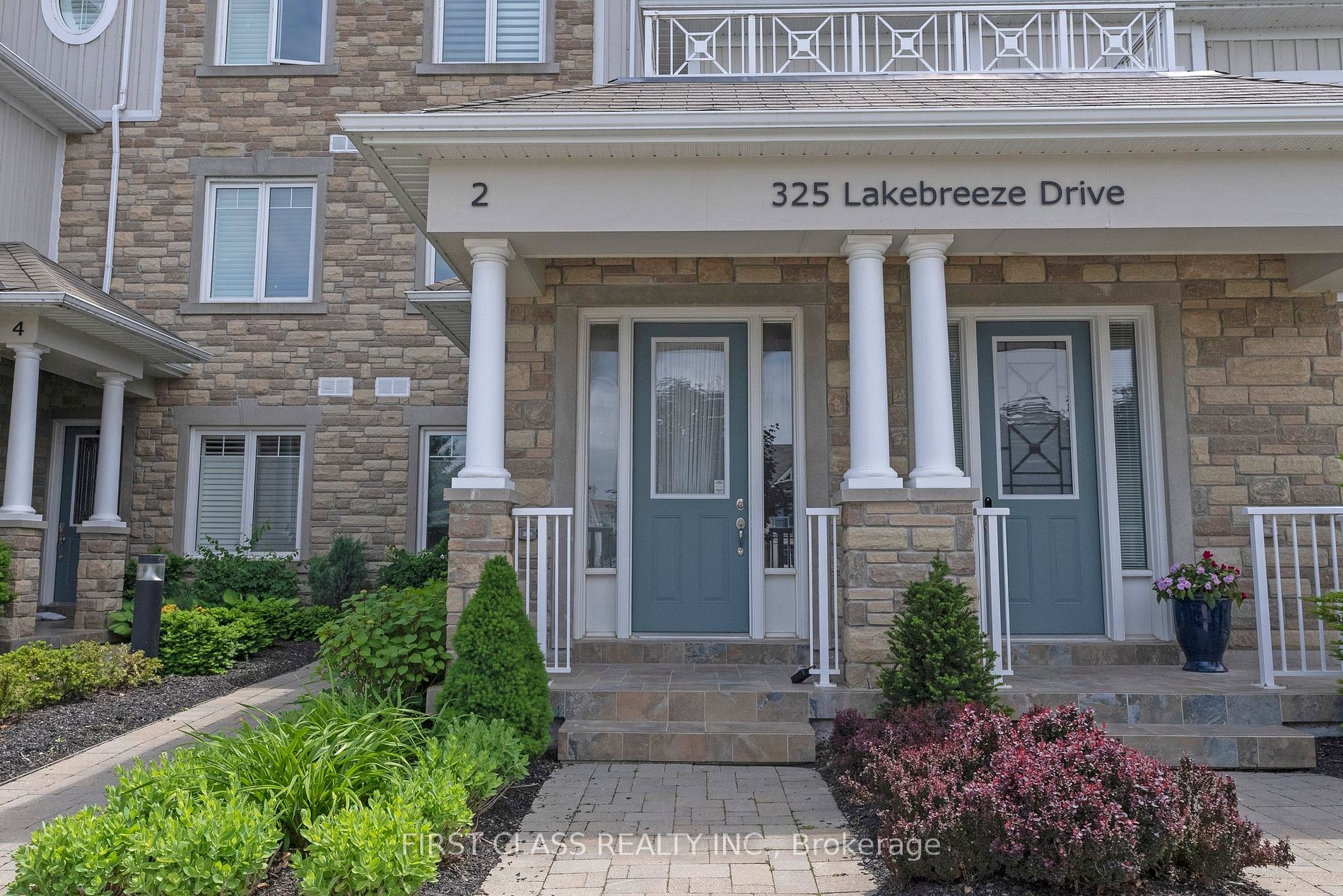 325 Lakebreeze Drive, #2