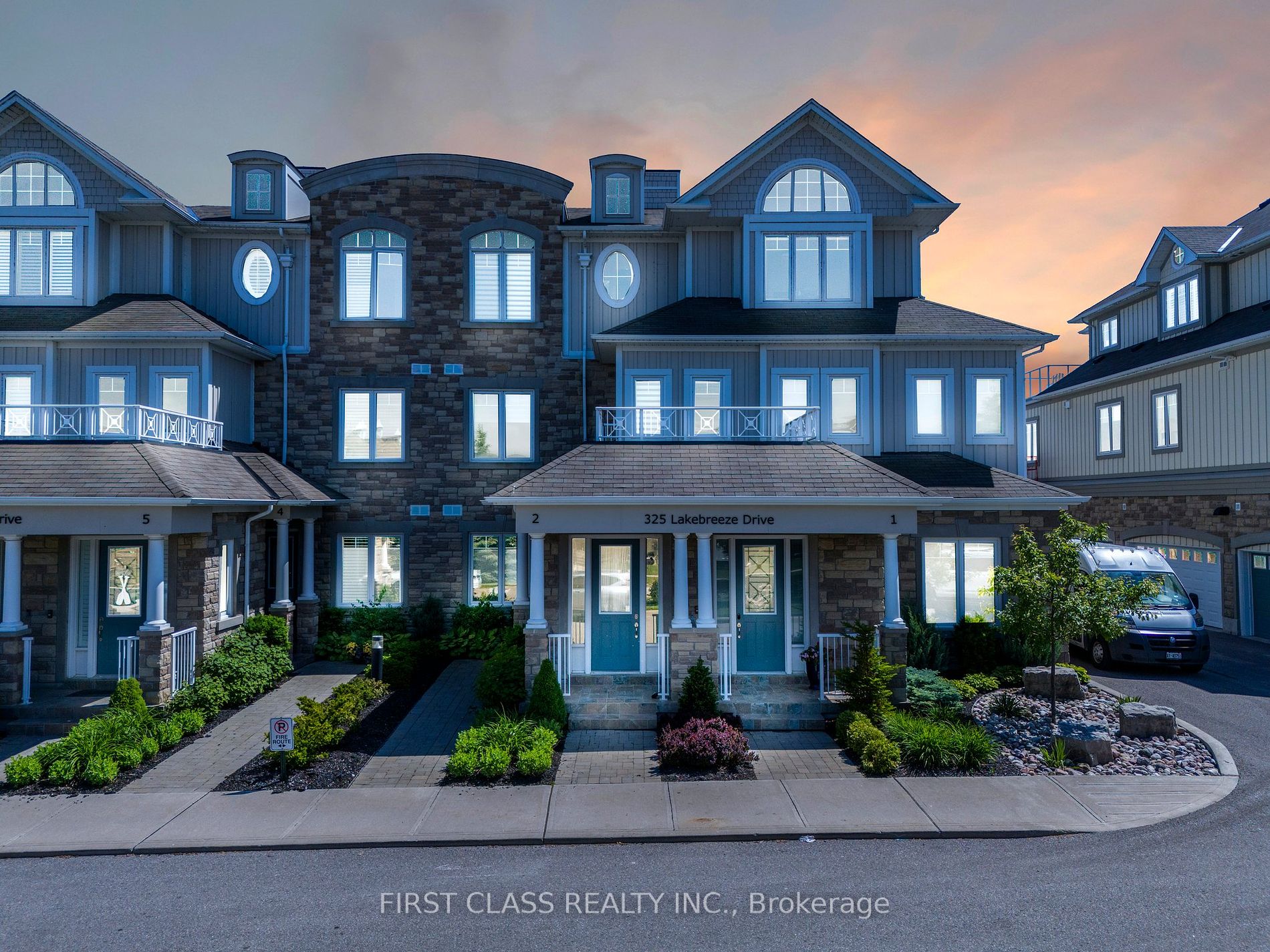 325 Lakebreeze Drive, #2