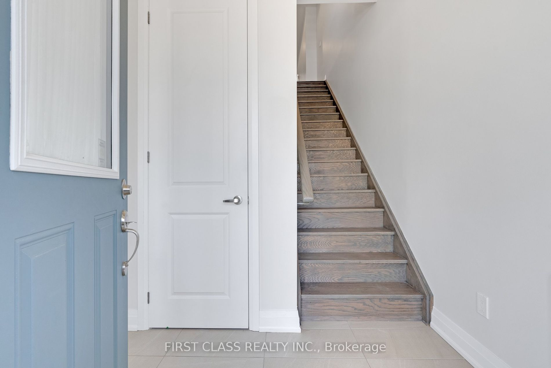 325 Lakebreeze Drive, #2