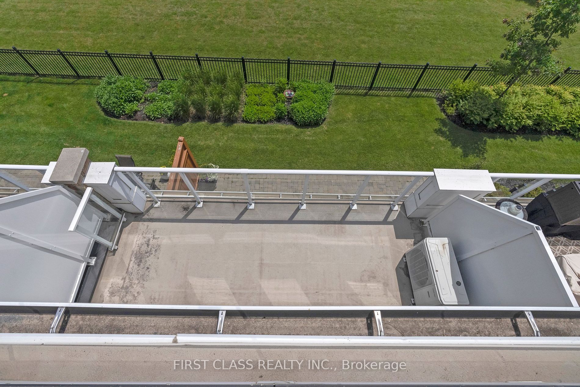325 Lakebreeze Drive, #2