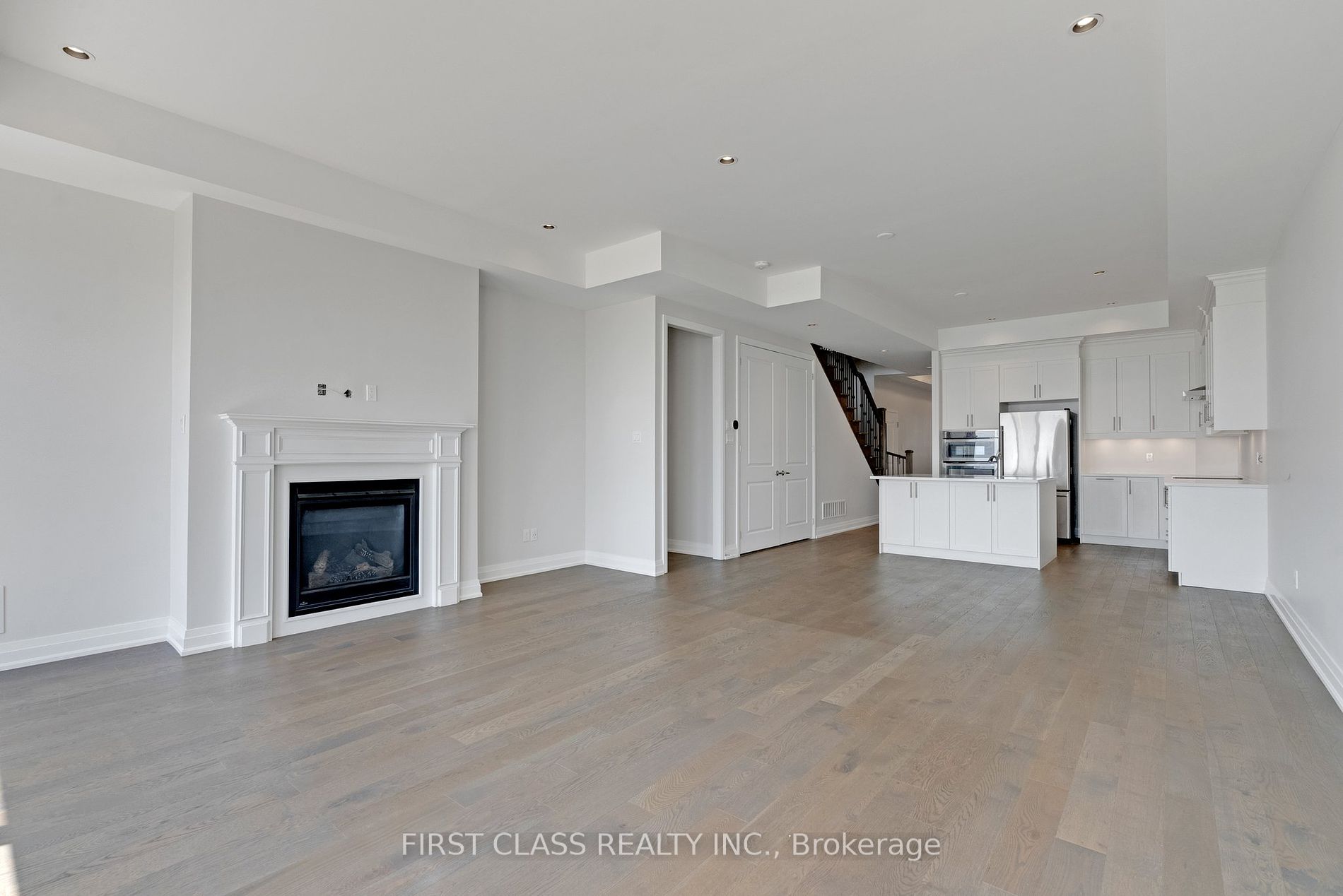 325 Lakebreeze Drive, #2