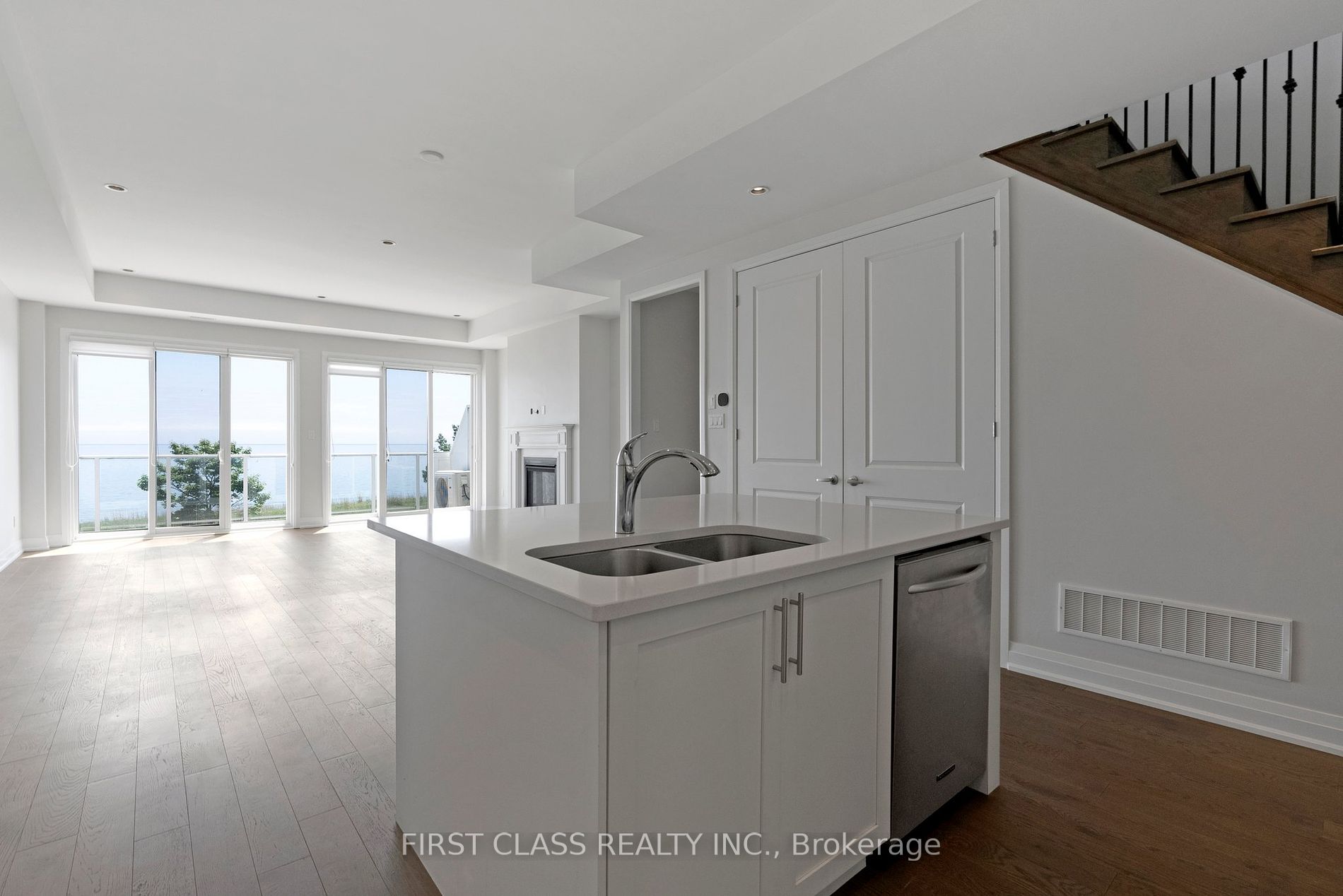 325 Lakebreeze Drive, #2