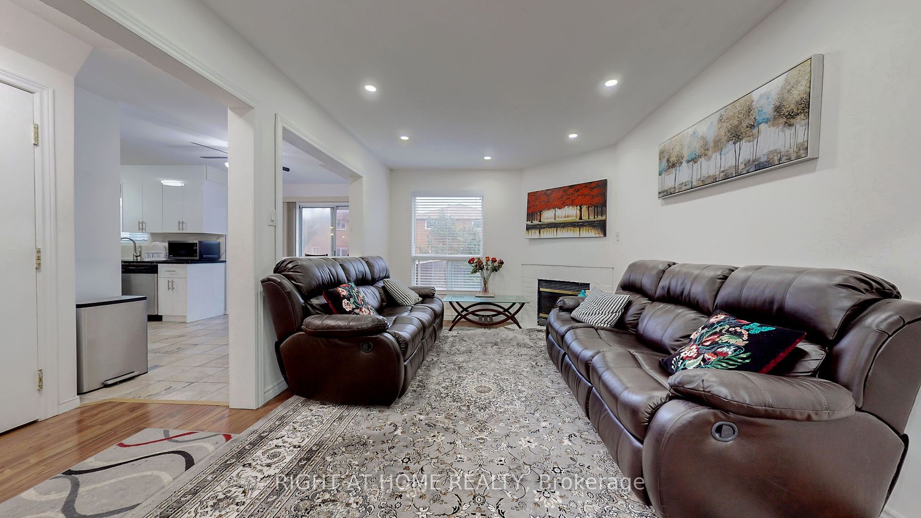 24 Holmes Crescent