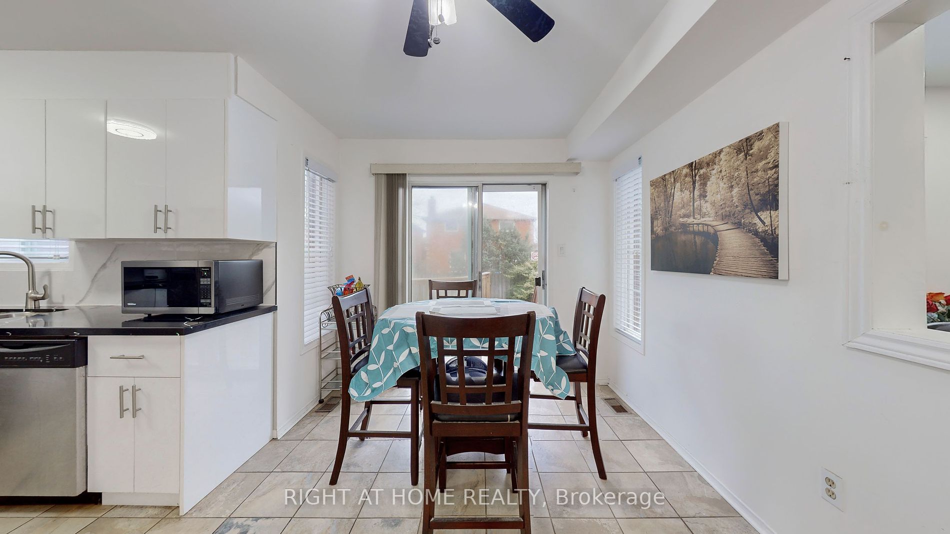 24 Holmes Crescent