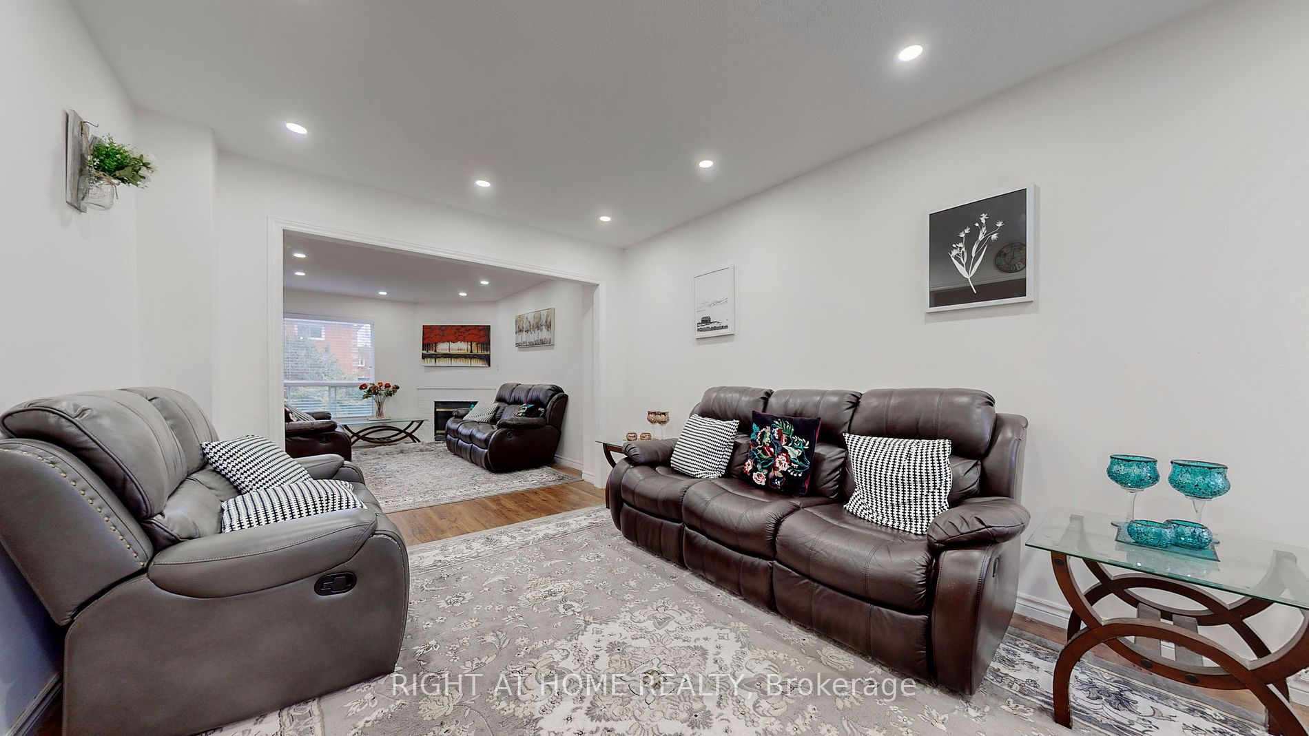 24 Holmes Crescent
