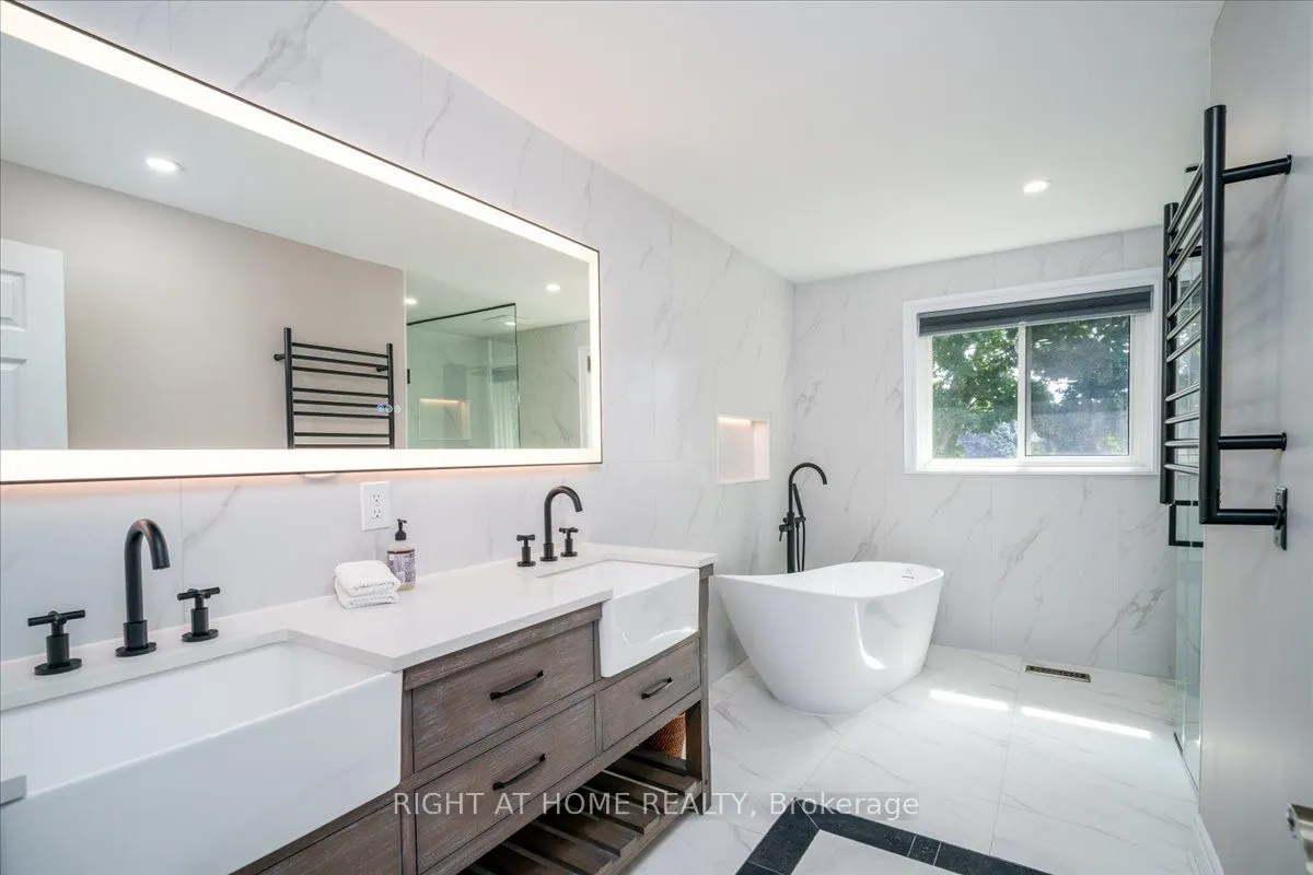 533 Braeburn Cres