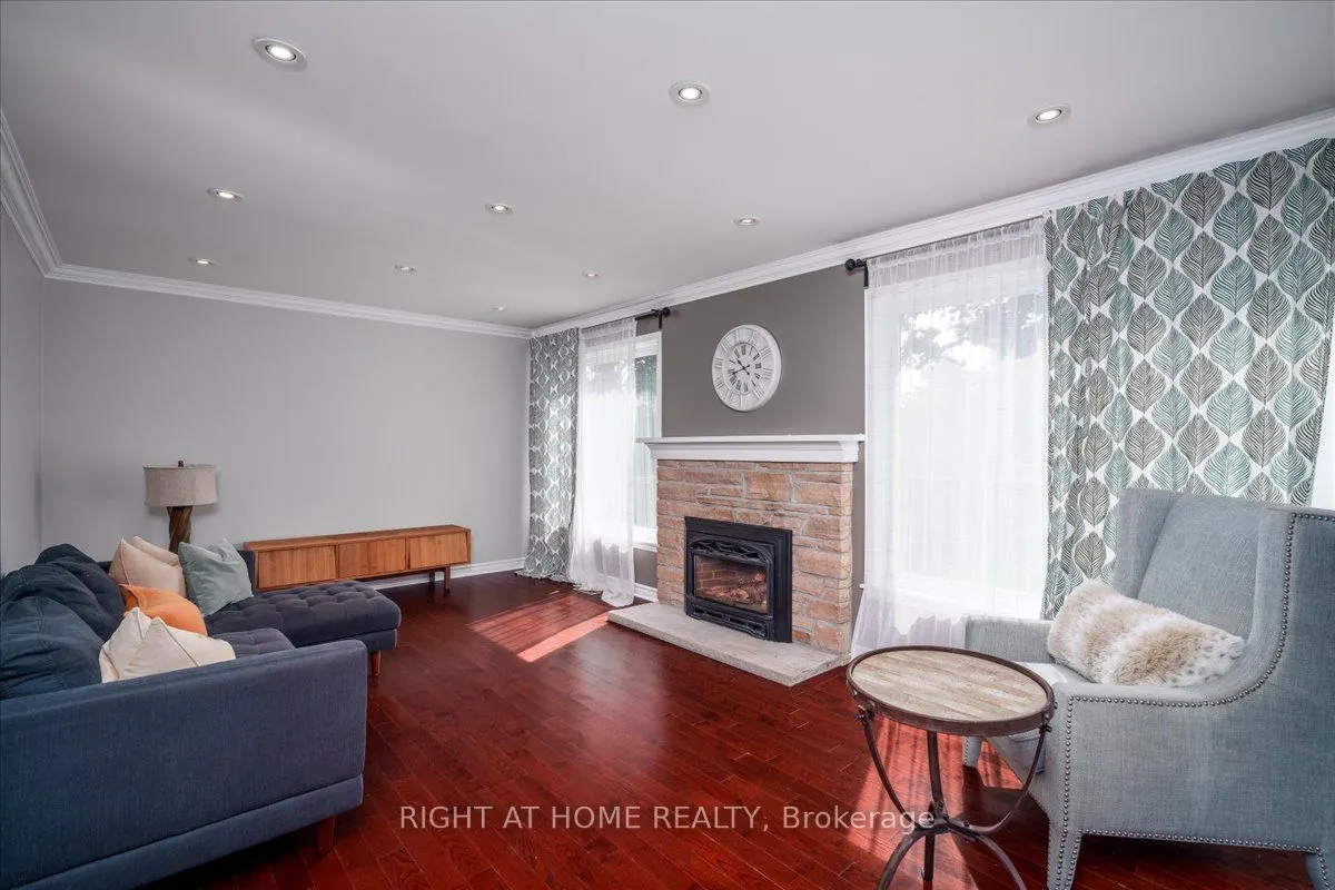 533 Braeburn Cres
