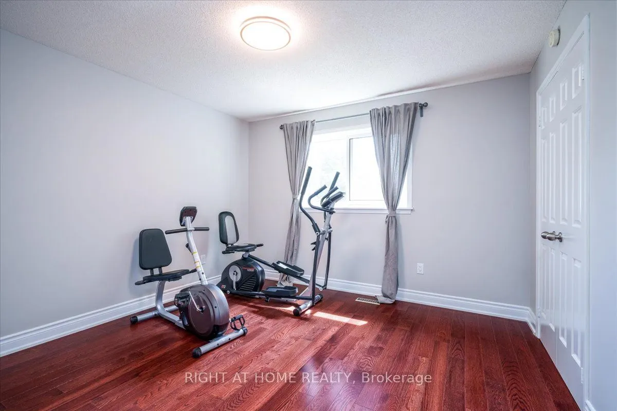 533 Braeburn Cres
