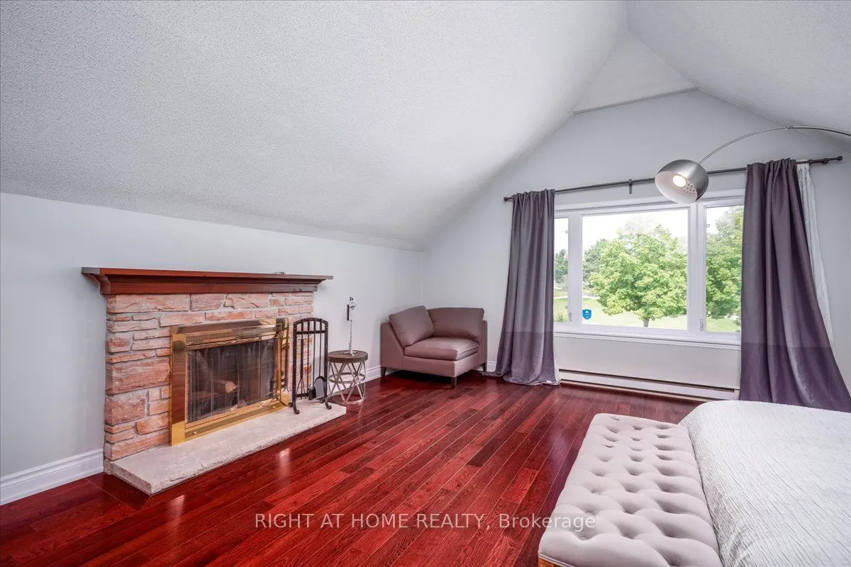 533 Braeburn Cres