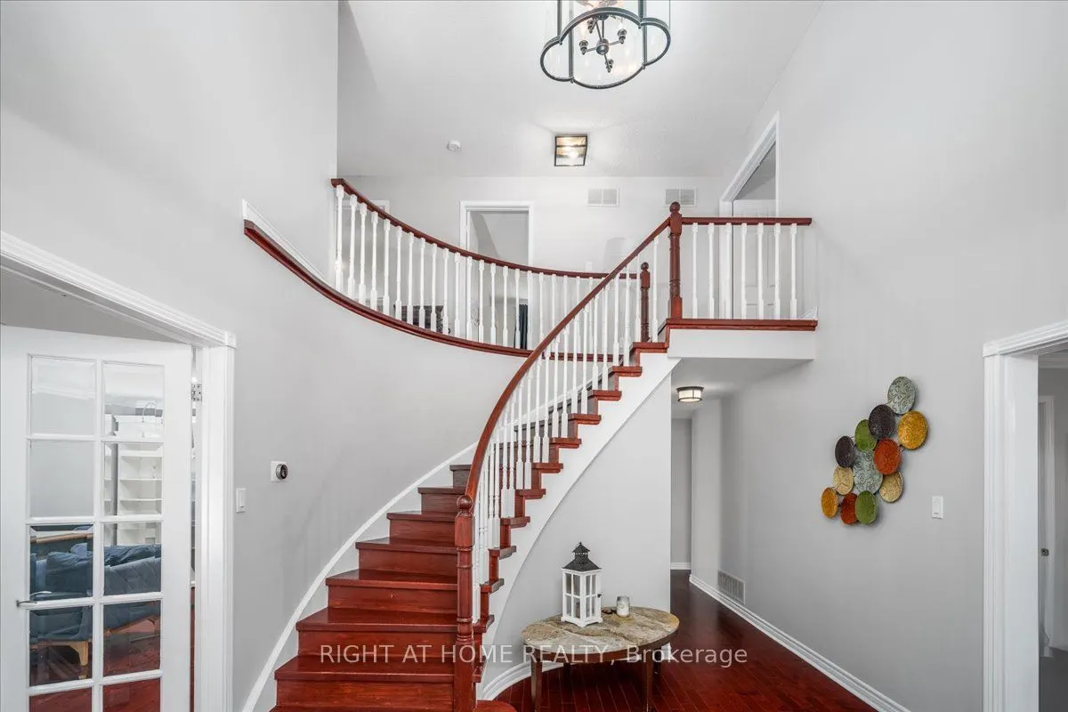 533 Braeburn Cres