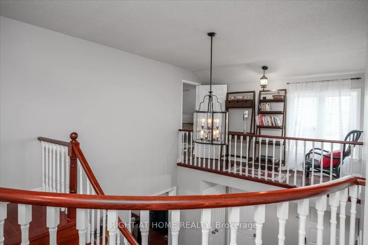 533 Braeburn Cres