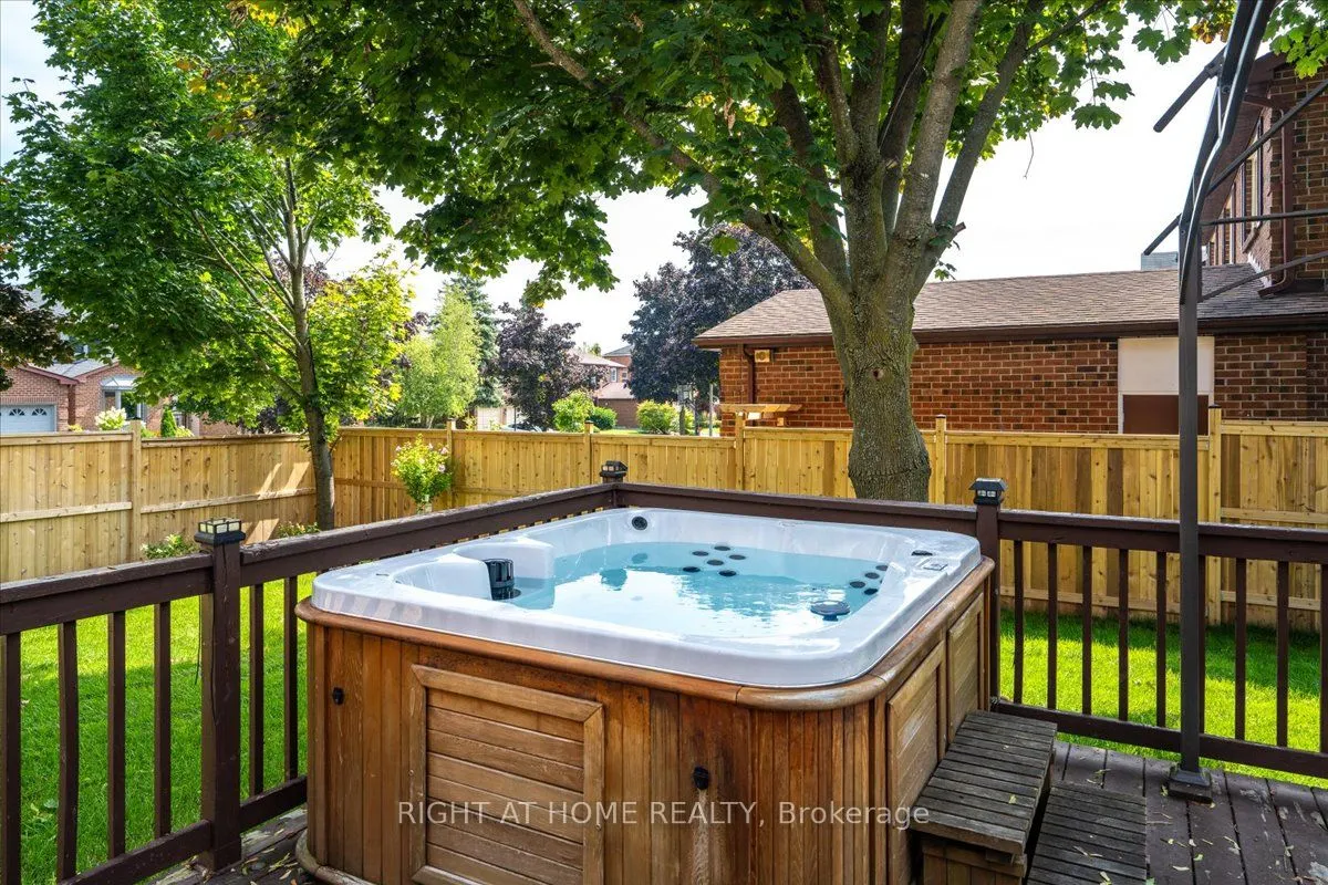 533 Braeburn Cres