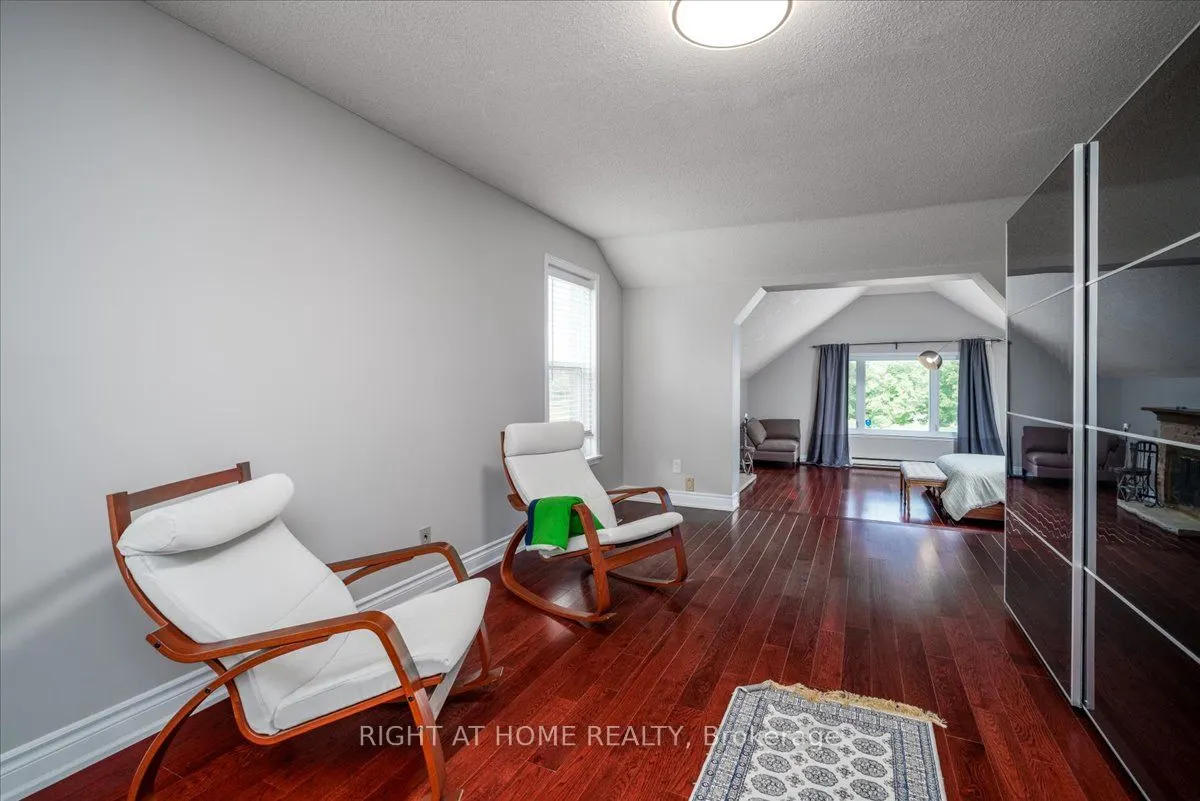 533 Braeburn Cres