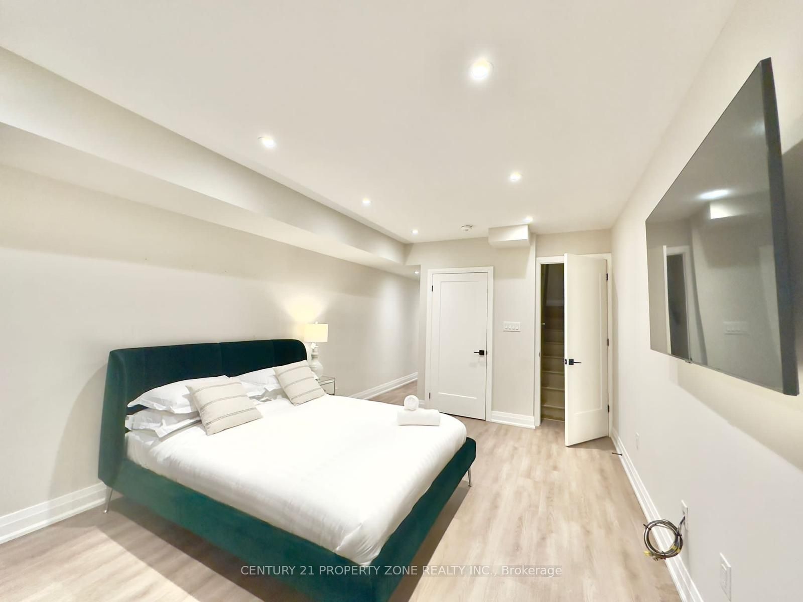 159 Boultbee Ave