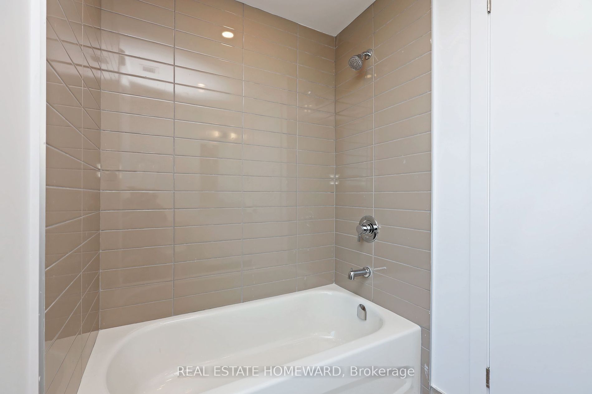 1316 Kingston Rd, #406
